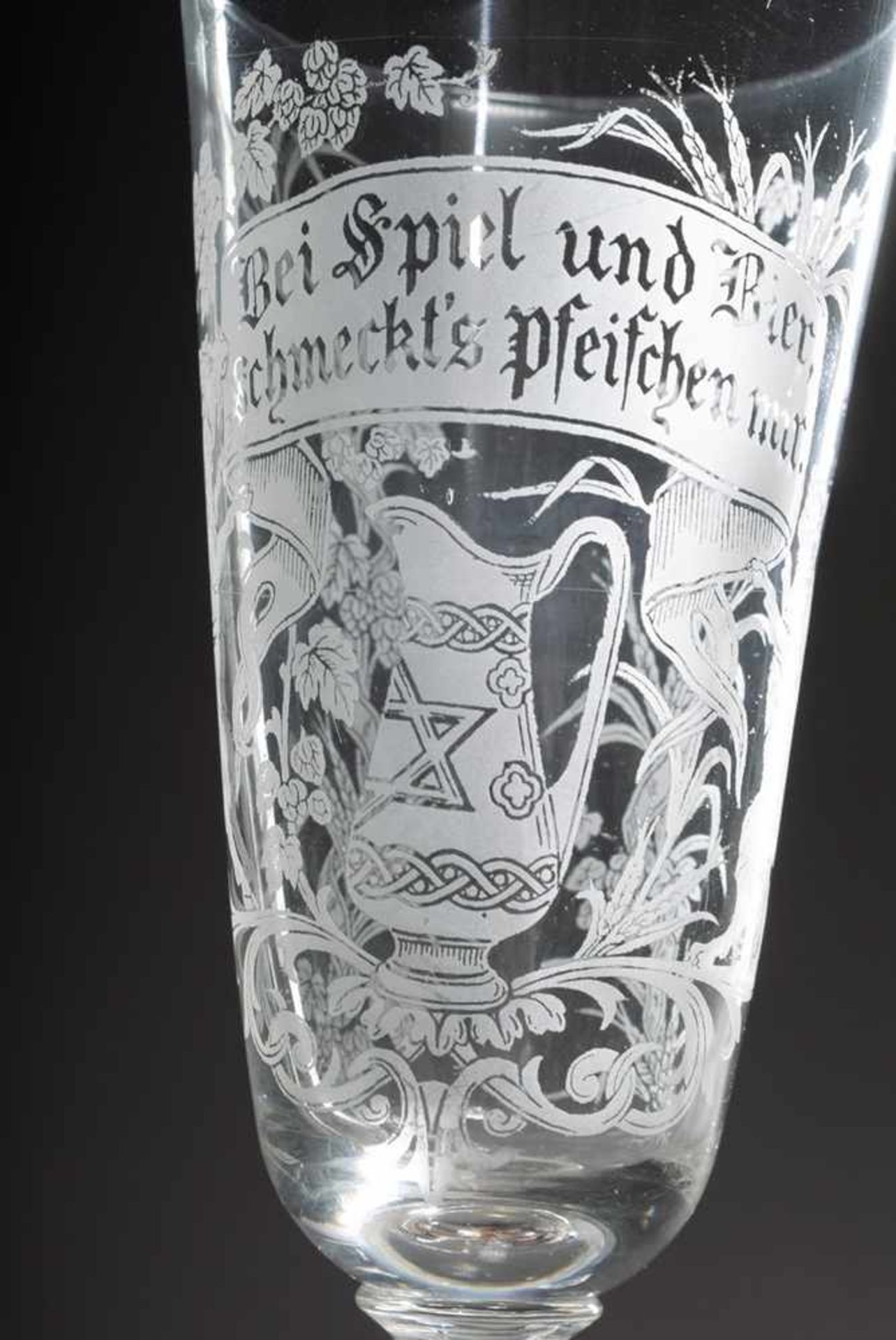 3 Historism beer glasses with etched figural decoration and banner "At games and beer it tastes - Bild 2 aus 3