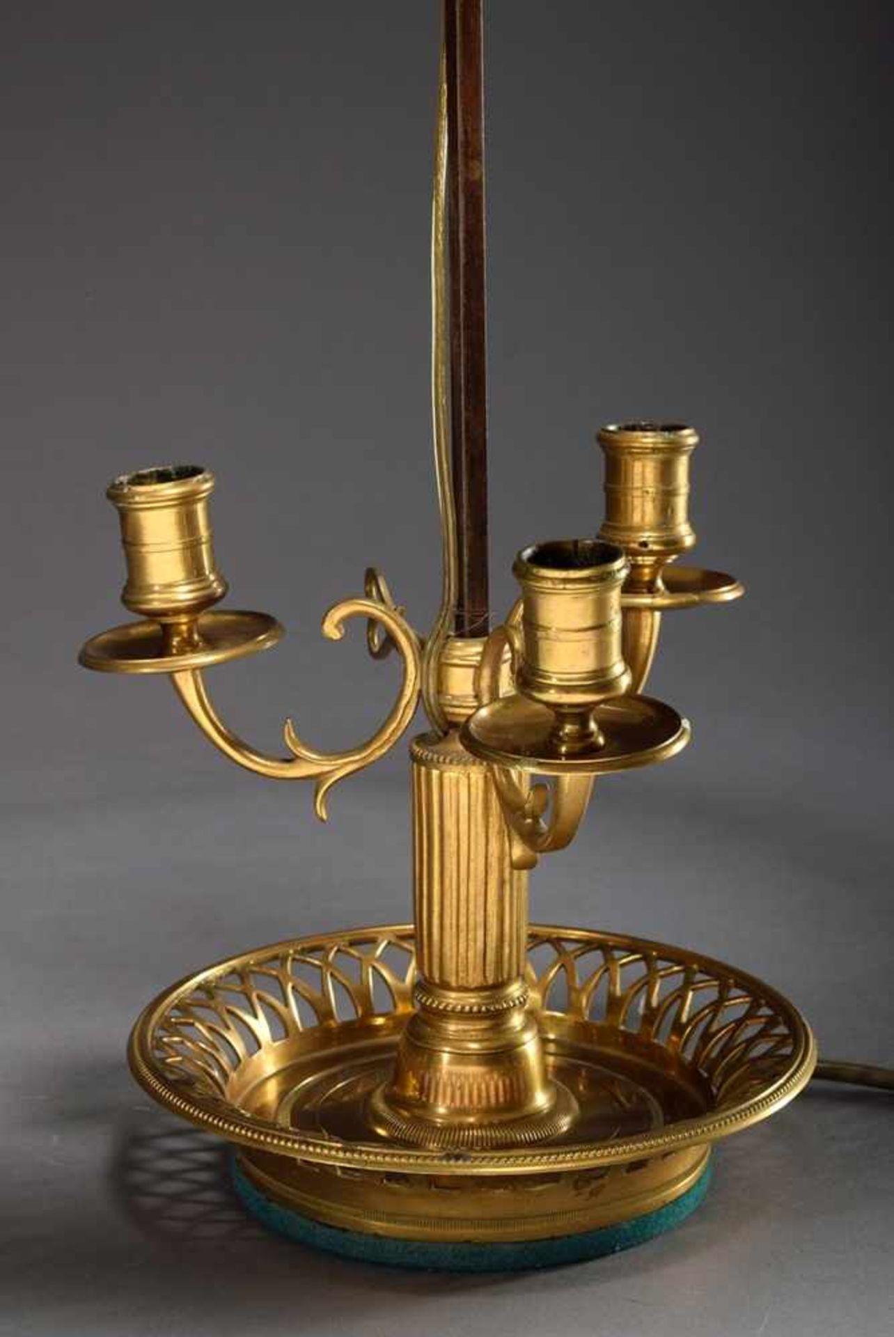 Bronze bouillotte lamp with green metal shade, 3 flame, h. 65cm, slight pressure marksBronze - Bild 2 aus 5