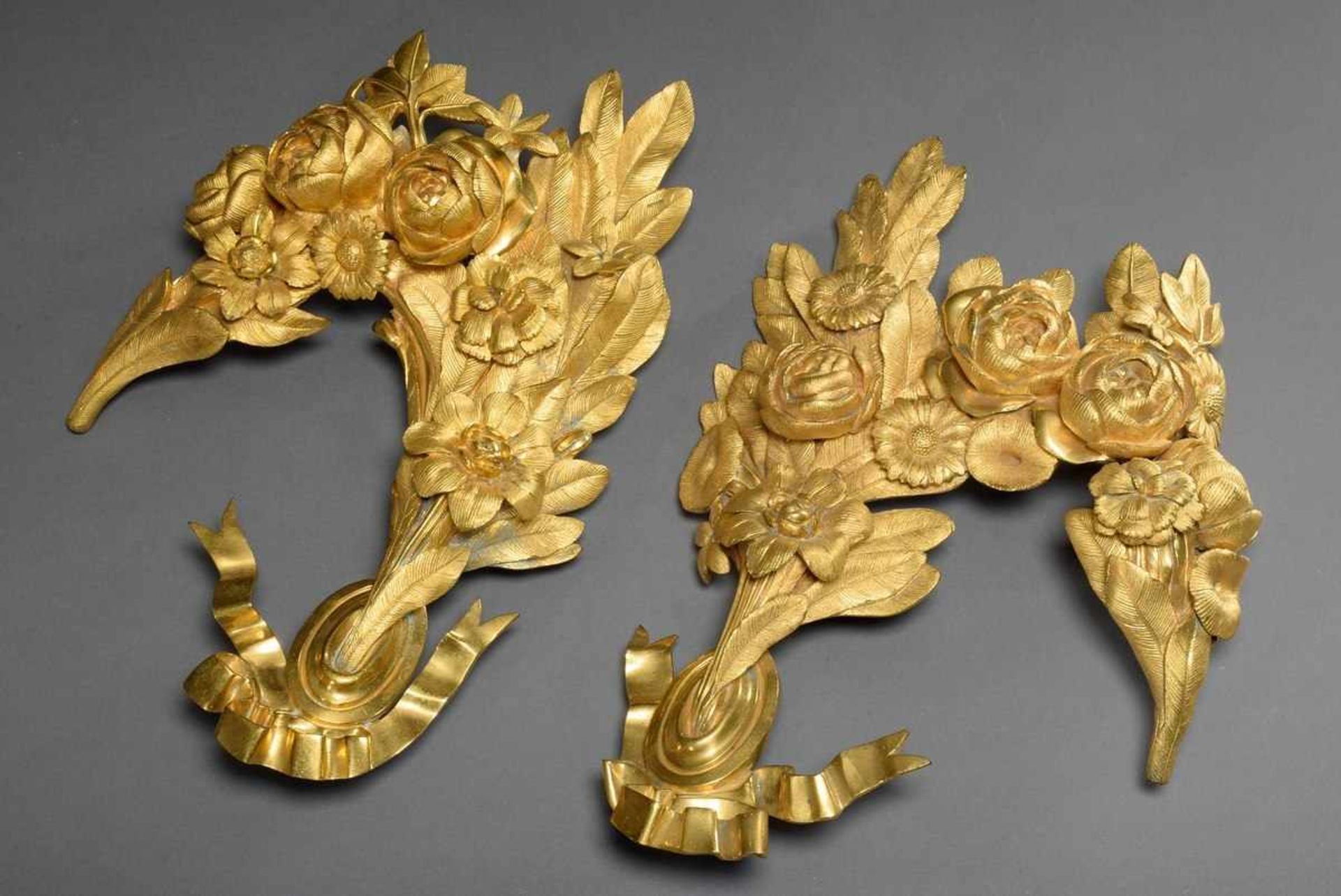 Pair of large, fire-gilt bronze wall decorations "Flower garlands and laurel branches with ribbons", - Bild 6 aus 7