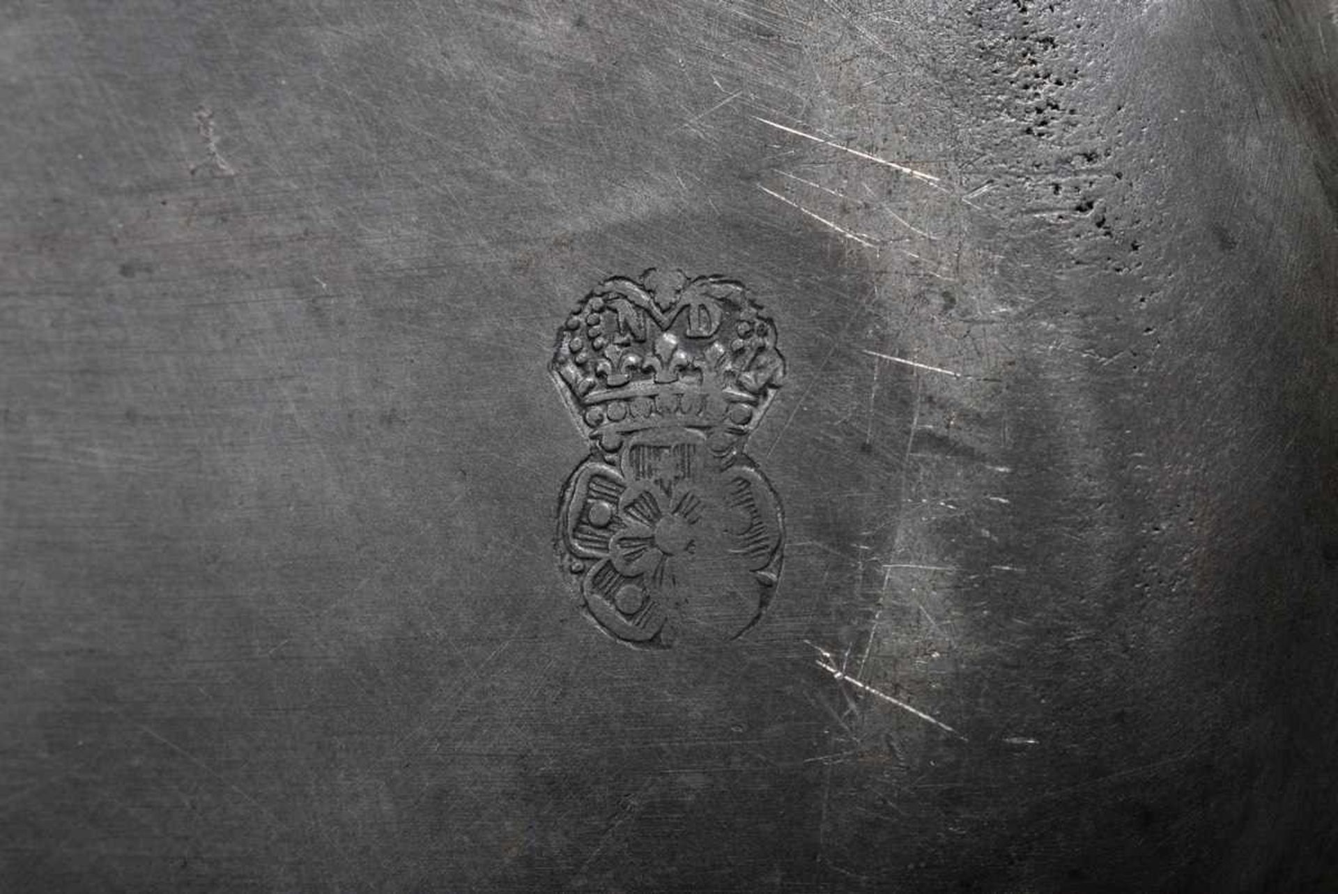 2 Various parts pewter: oval plate with relief "Crowned Fabulous Creature" in the mirror and - Bild 5 aus 9