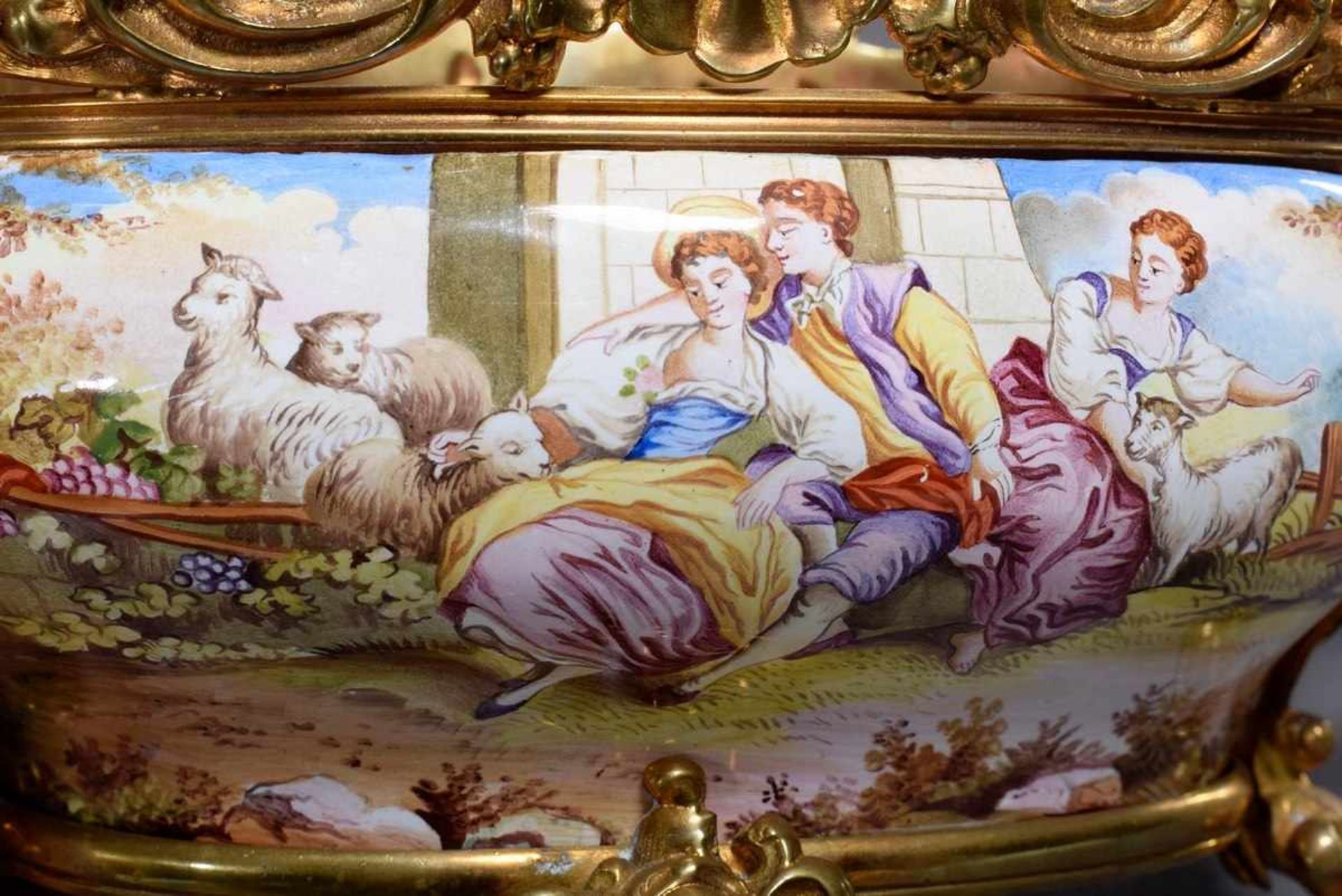 Small metal jardiniere with polychrome enamel painting "Shepherd scene in landscape" and gilded - Bild 7 aus 7