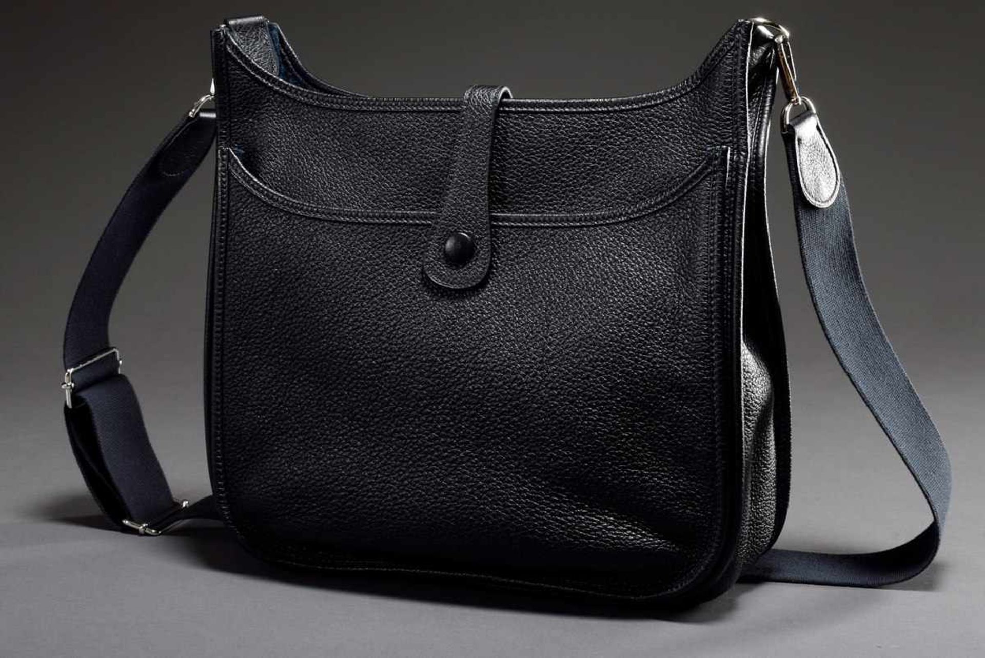 Hermès "Evelyn", 2009, dark blue calfskin, open shoulder bag with perforated "H" logo and Canvas - Bild 2 aus 5