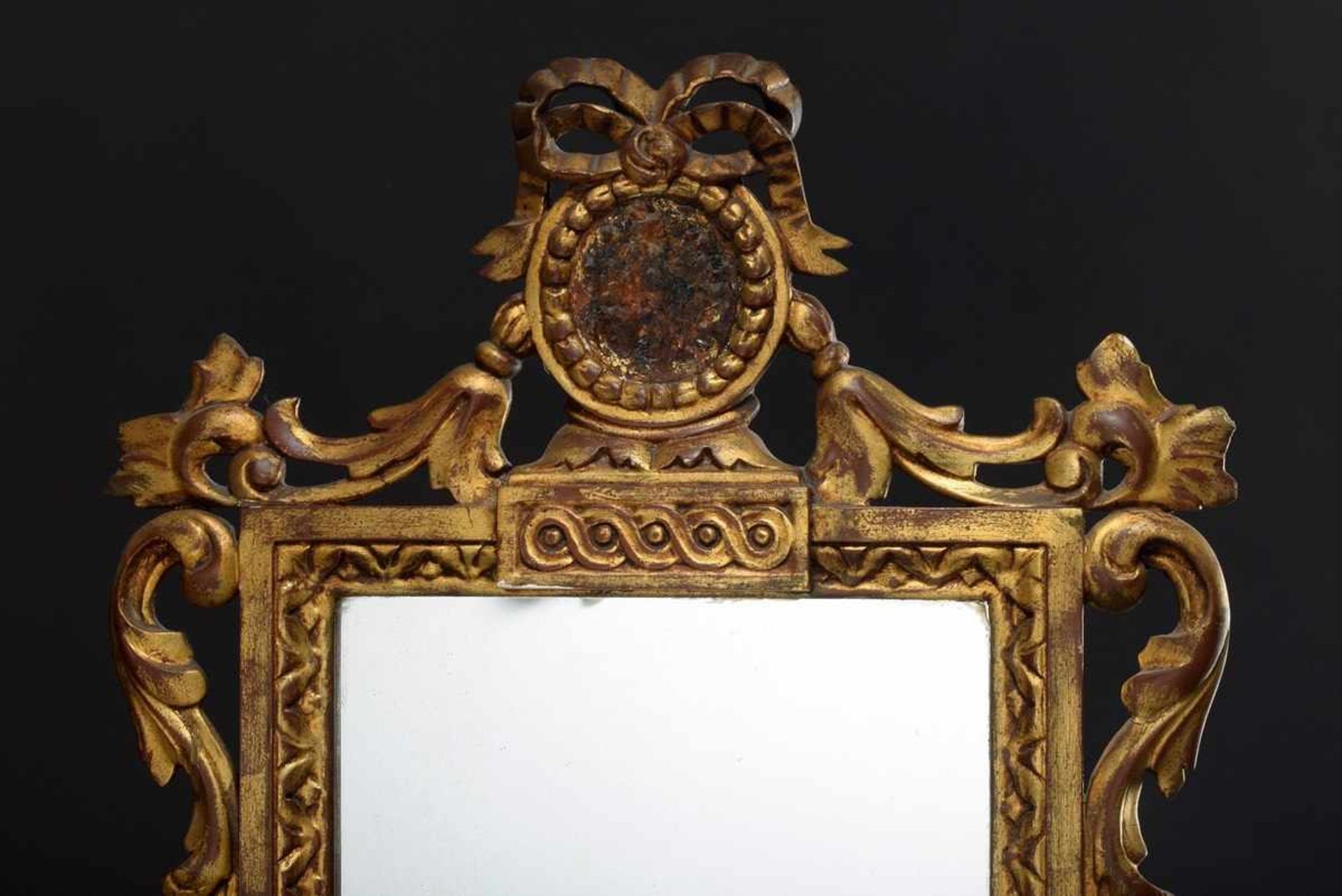Small console mirror in classicistic style with medallion crown and draperies, wood carved and - Bild 2 aus 8