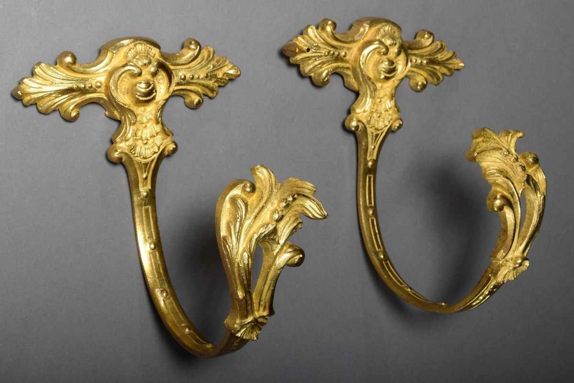 Pair of gilded bronze curtain holders with floral relief, backside inscribed EG 329, 19th century, - Bild 5 aus 5