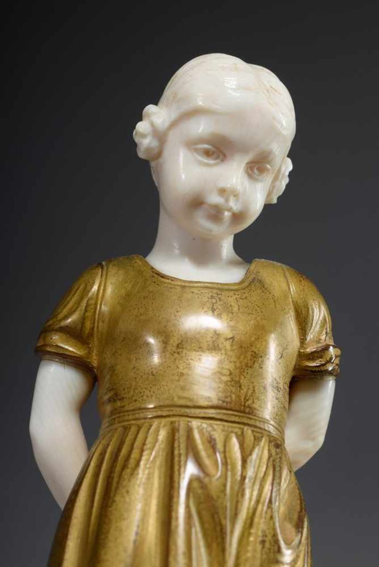 Dietrich, Hans (1868-1936) "Little girl with apple", chryselephantine figure, signed, h. 18cm ( - Bild 5 aus 7