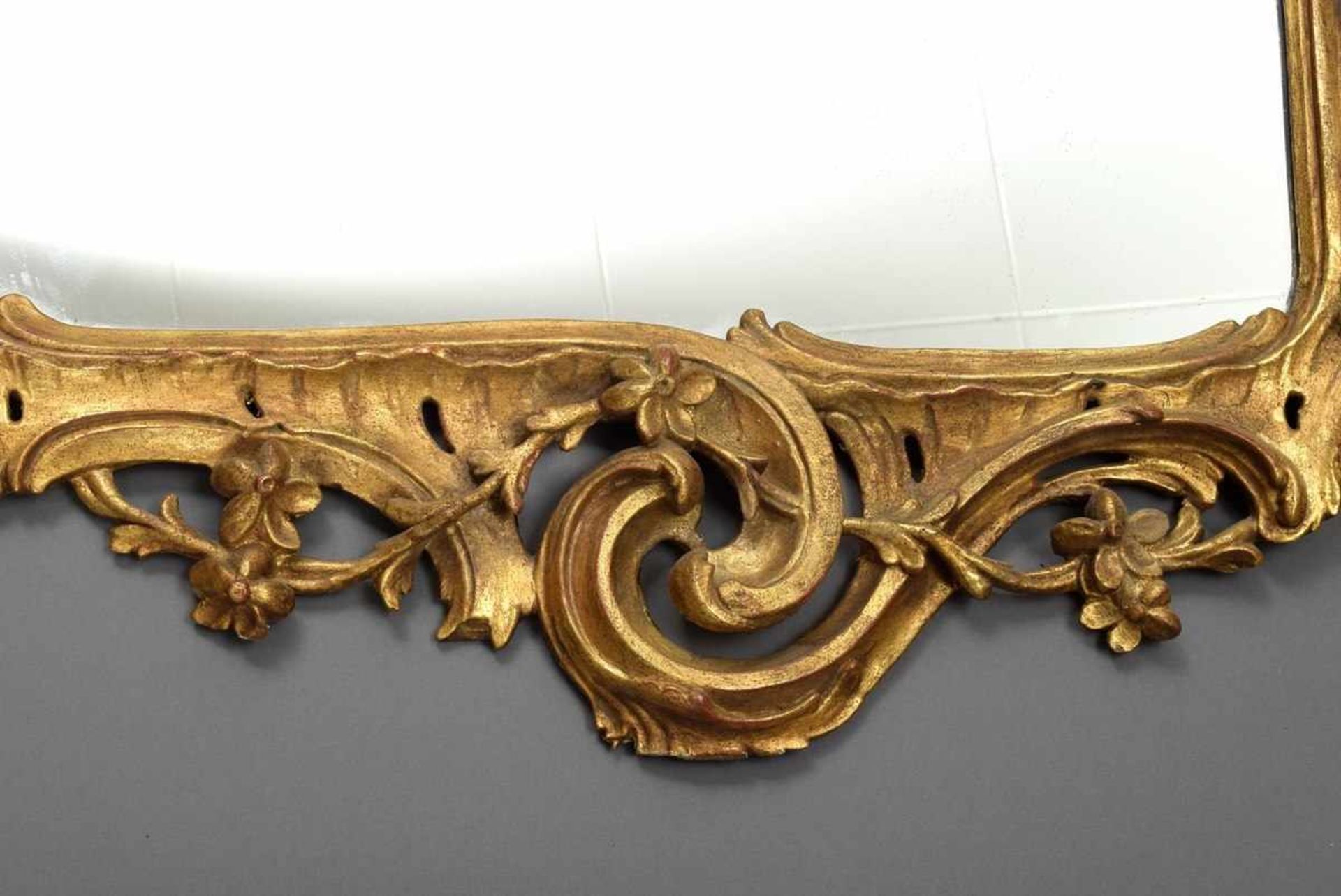 Gilded rococo mirror with carved wooden leaf frame and plastic flowers, probably Holland 18th - Image 3 of 4