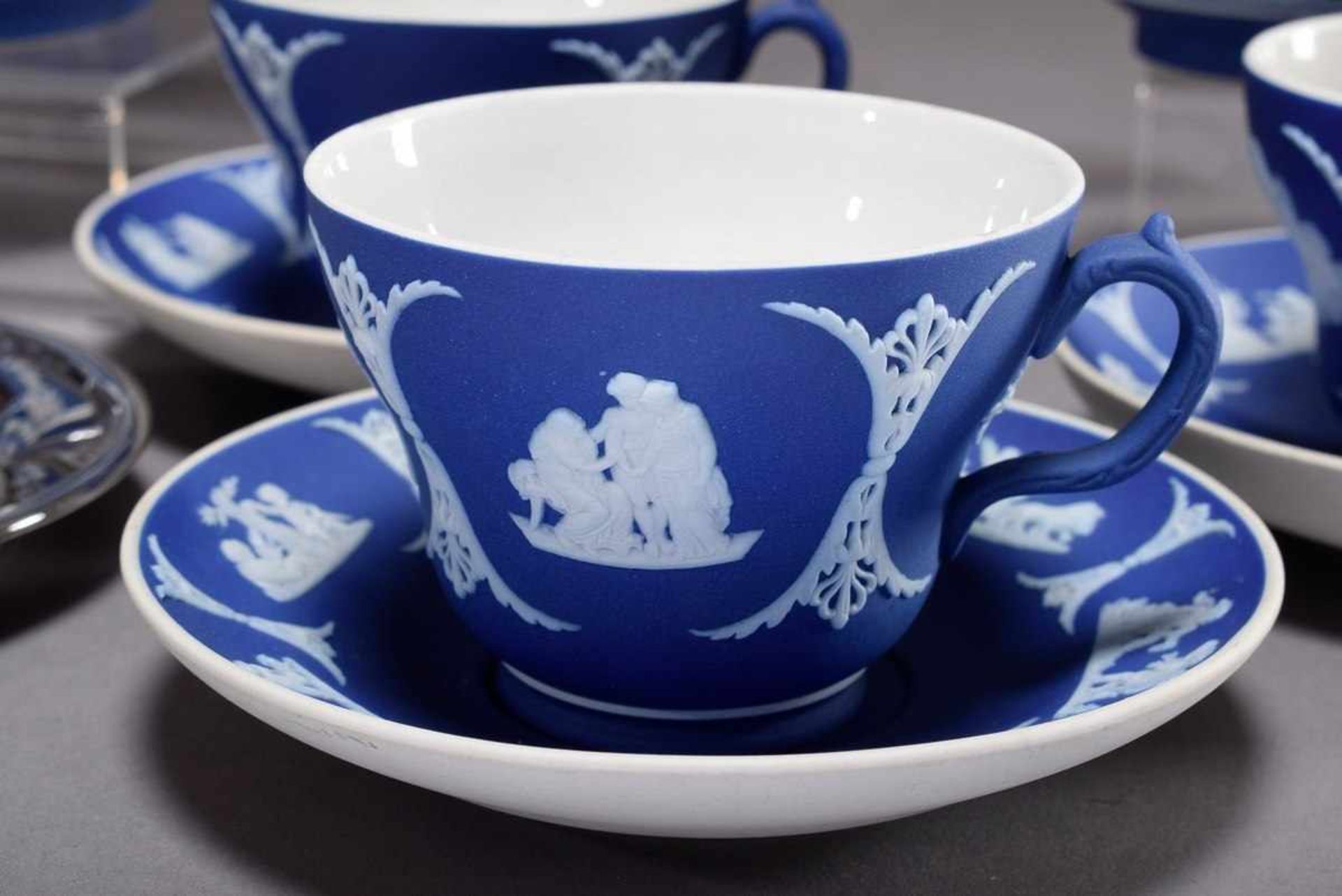 11 Various parts Wedgwood porcelain, light blue with antique scenes, consisting of: 5 cups/saucer ( - Bild 4 aus 10
