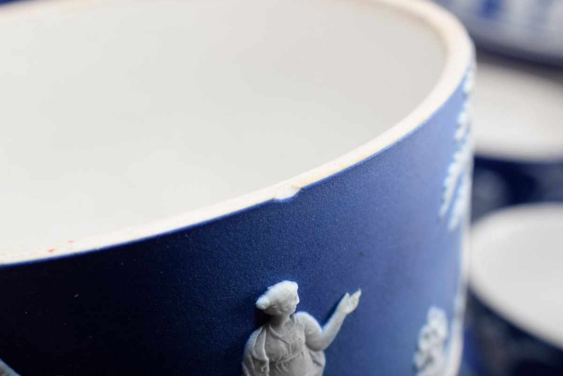 11 Various parts Wedgwood porcelain, light blue with antique scenes, consisting of: 5 cups/saucer ( - Bild 7 aus 10