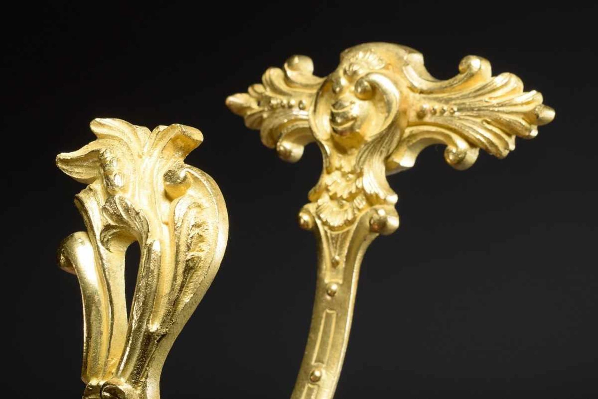 Pair of gilded bronze curtain holders with floral relief, backside inscribed EG 329, 19th century, - Bild 2 aus 5