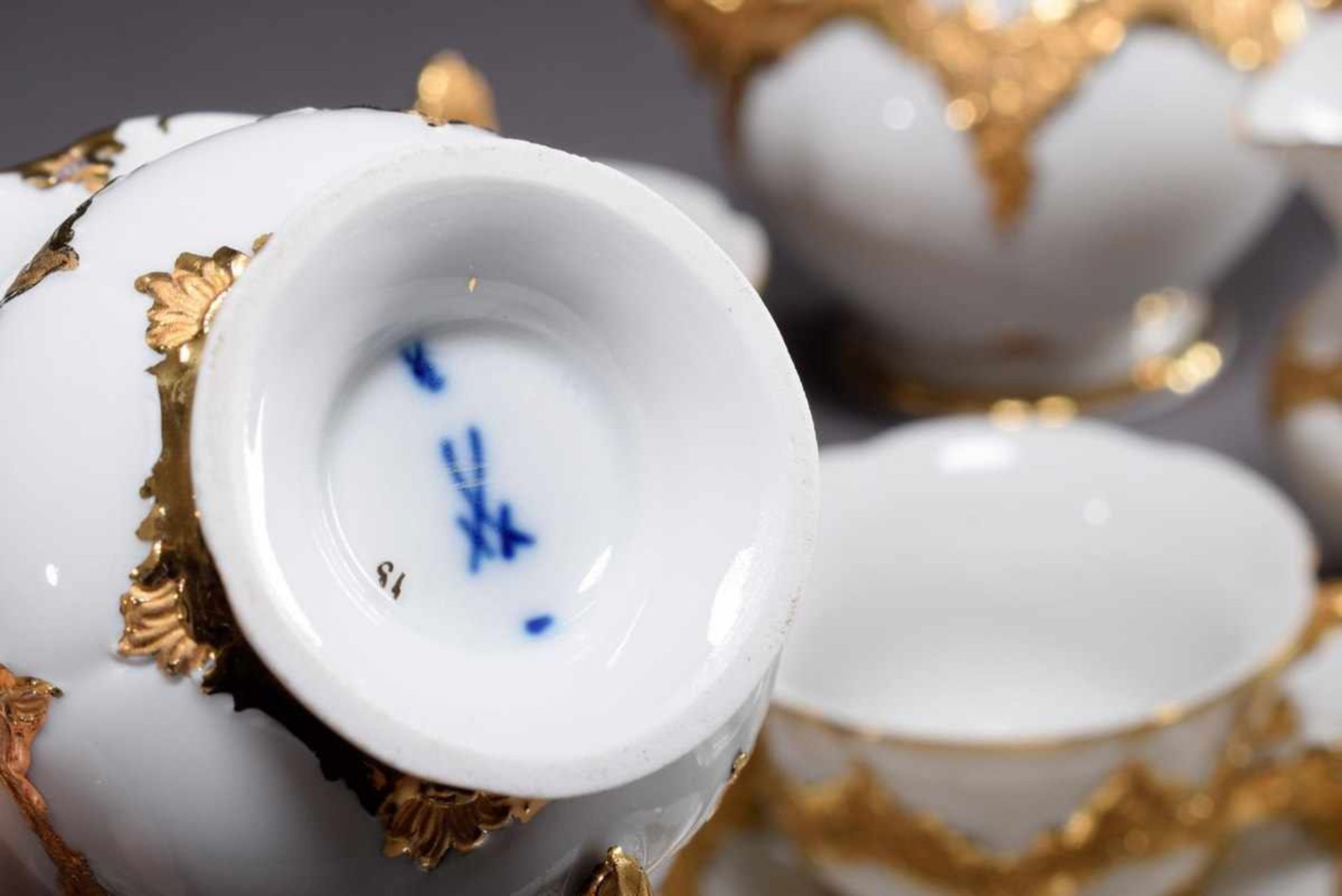 9 Pieces Meissen mocha set "B Form", white with rich gold decoration: 1 jug (h. 21cm), 6 cups/saucer - Bild 5 aus 5