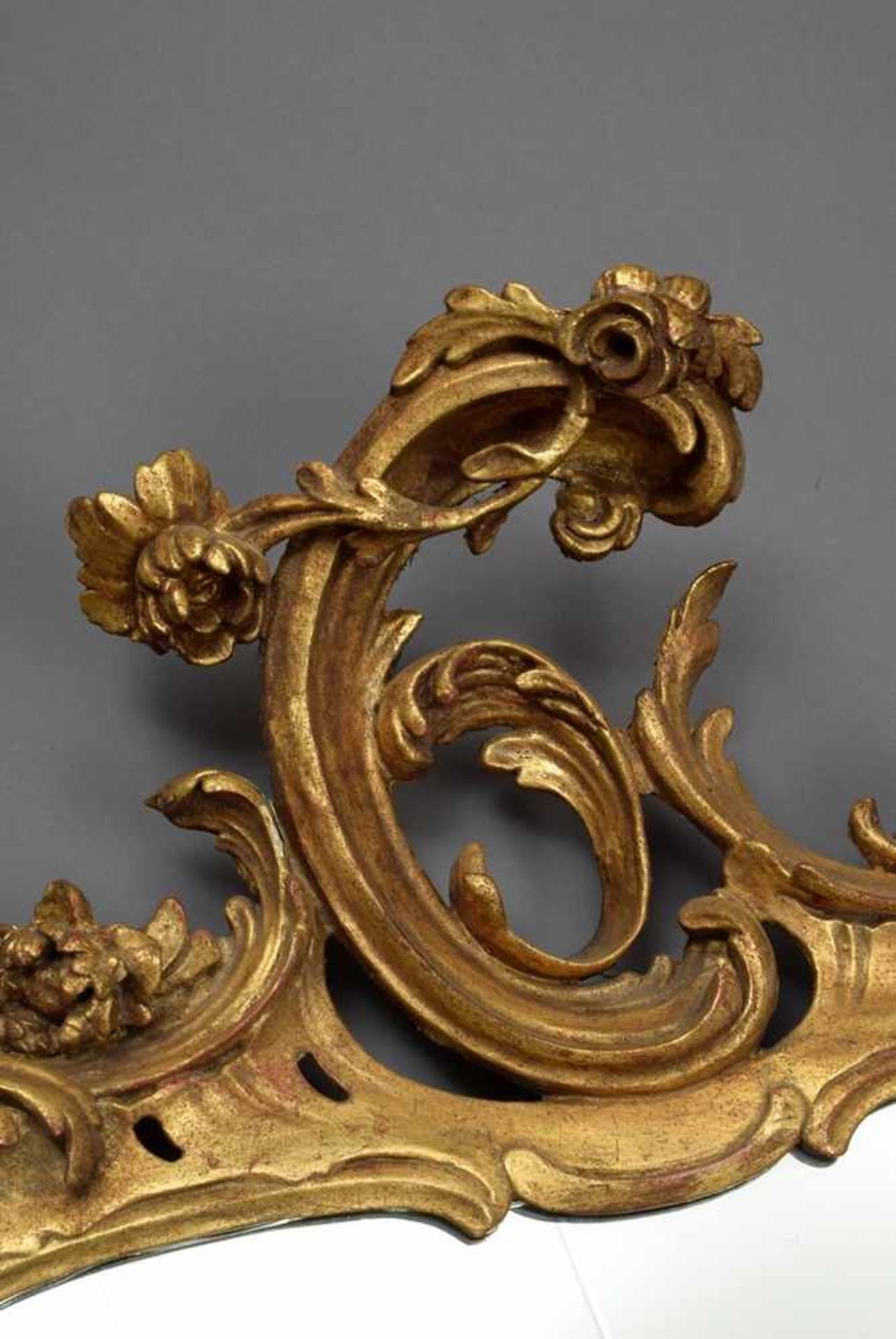Gilded rococo mirror with carved wooden leaf frame and plastic flowers, probably Holland 18th - Image 4 of 4