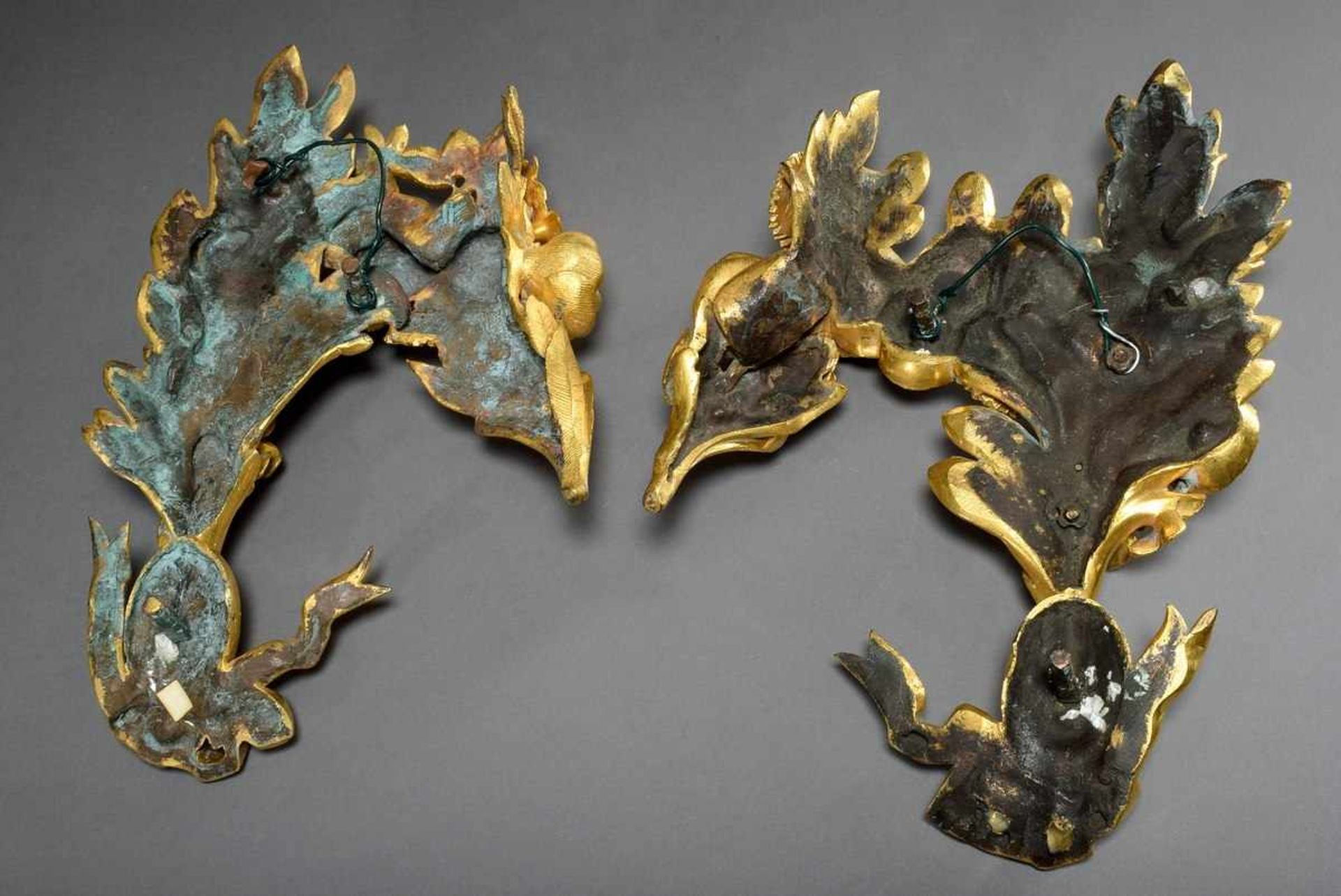 Pair of large, fire-gilt bronze wall decorations "Flower garlands and laurel branches with ribbons", - Bild 4 aus 7