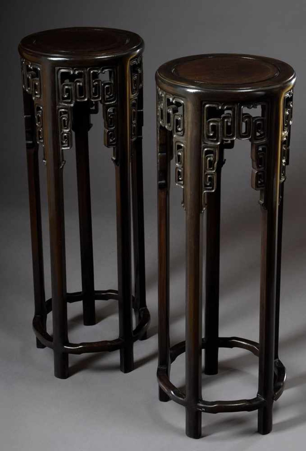 Pair of Blackwood sculpture stand with carved "clouds" frame, China around 1900, h. 92cm, Ø 32,