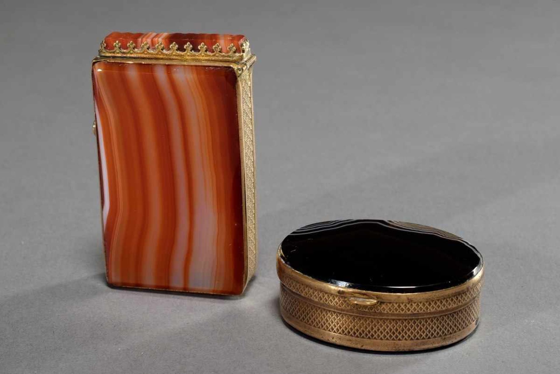 2 Various parts agate with guilloched brass mounting: oval lid box (1,5x5x4,5cm) and match case (6,