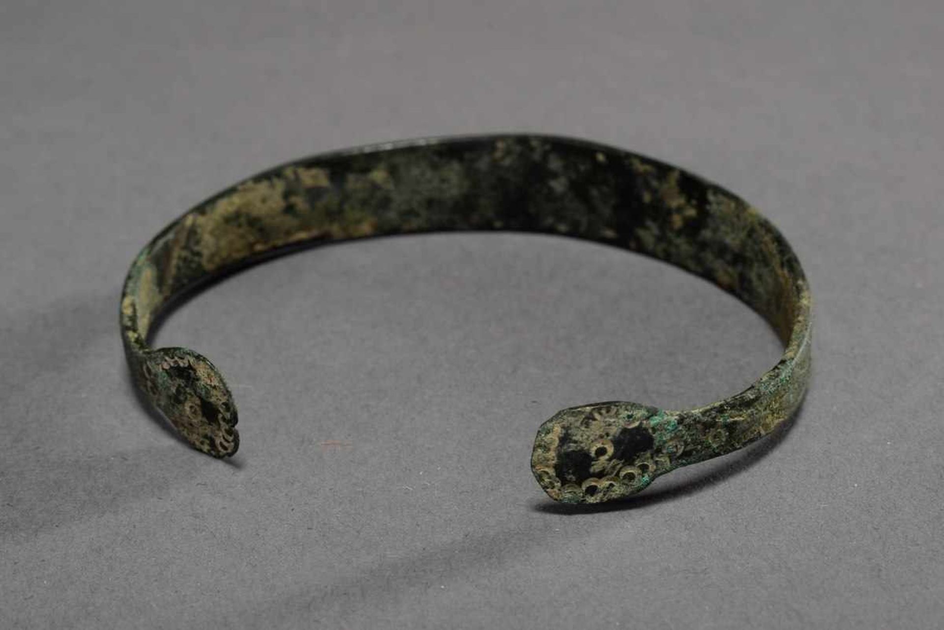 Antique bangle, bronze, 17g, Ø inside 6.3, w. 1.1cmAntike Armspange, Bronze, 17g, Ø innen 6,3, B. - Bild 3 aus 3