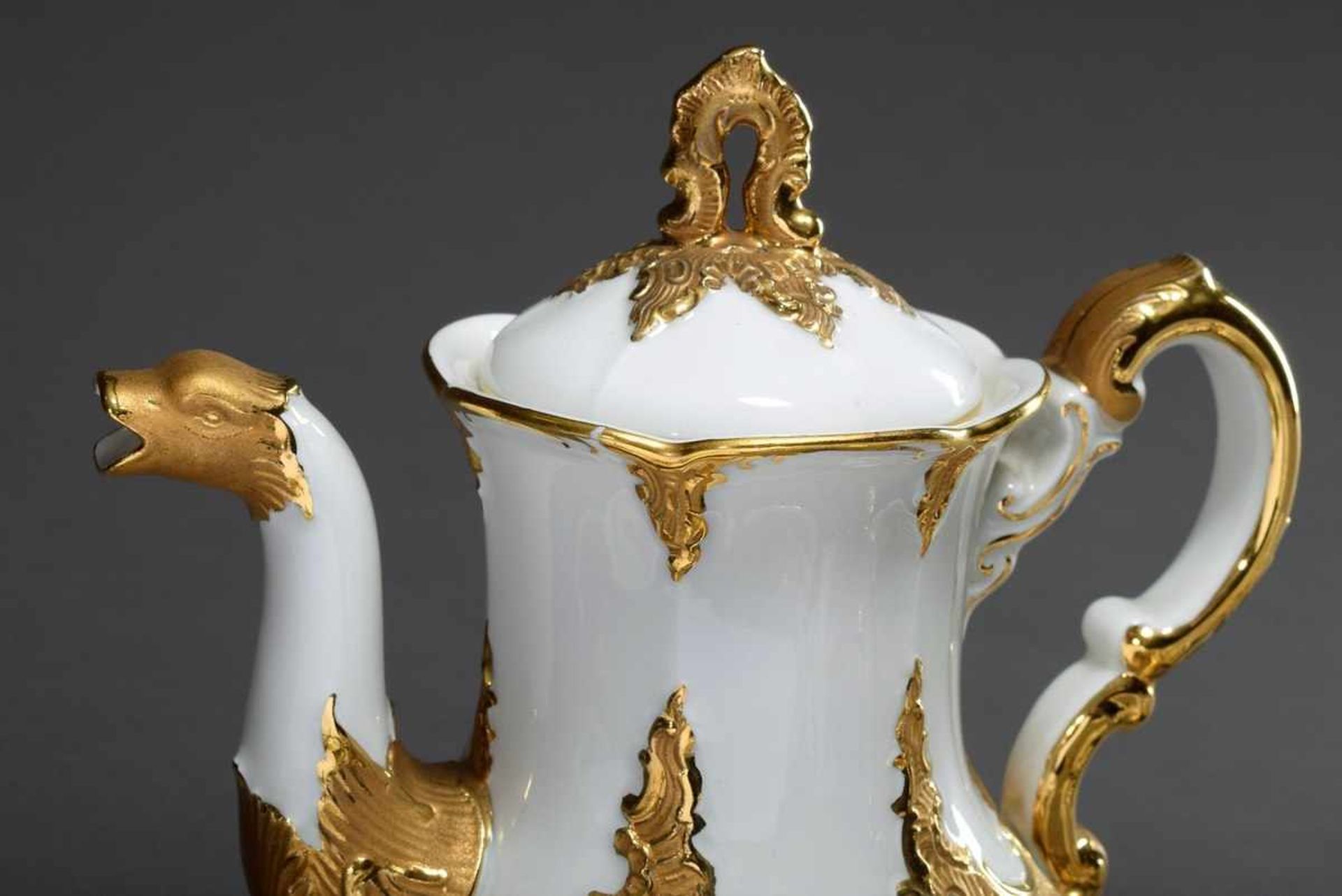 9 Pieces Meissen mocha set "B Form", white with rich gold decoration: 1 jug (h. 21cm), 6 cups/saucer - Bild 4 aus 5