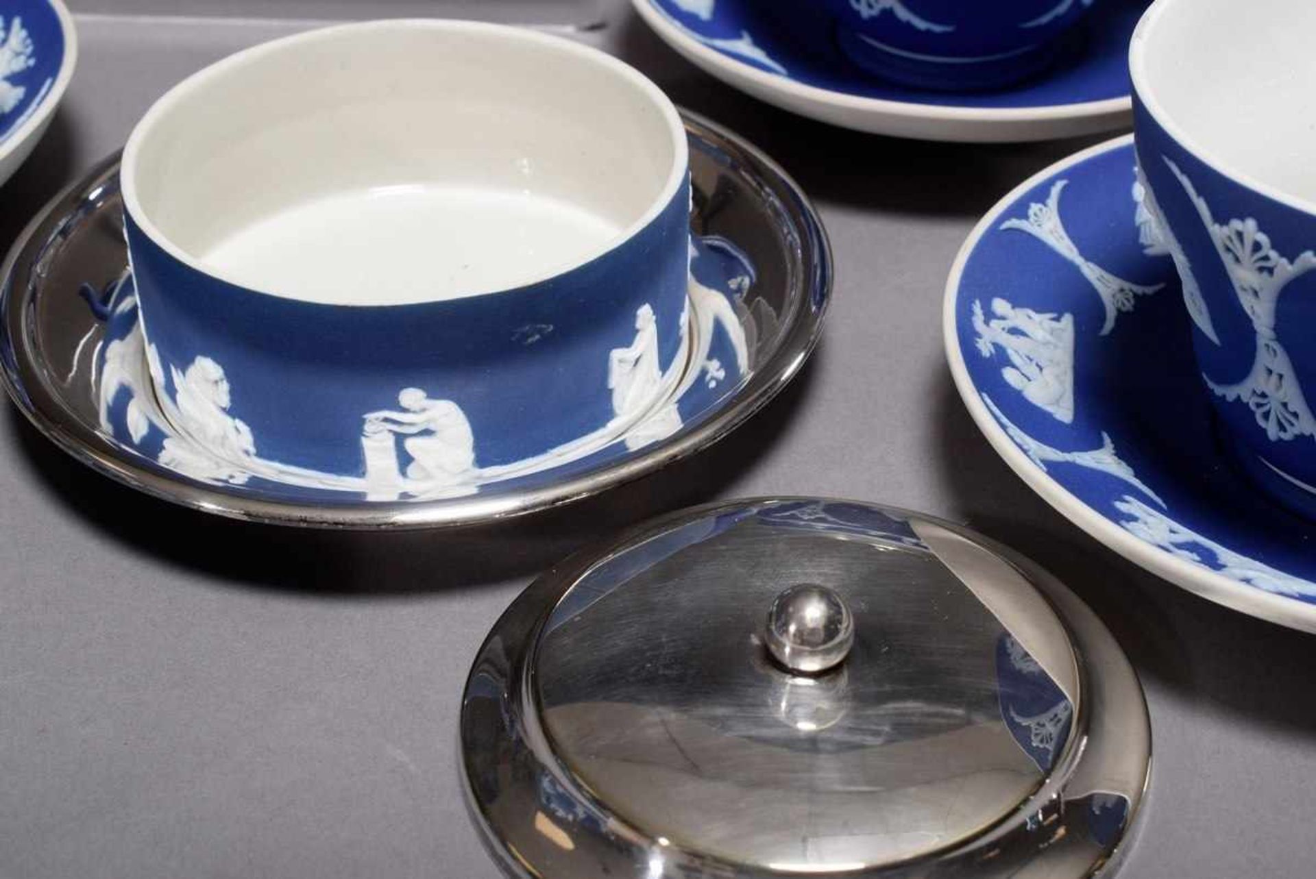 11 Various parts Wedgwood porcelain, light blue with antique scenes, consisting of: 5 cups/saucer ( - Bild 9 aus 10