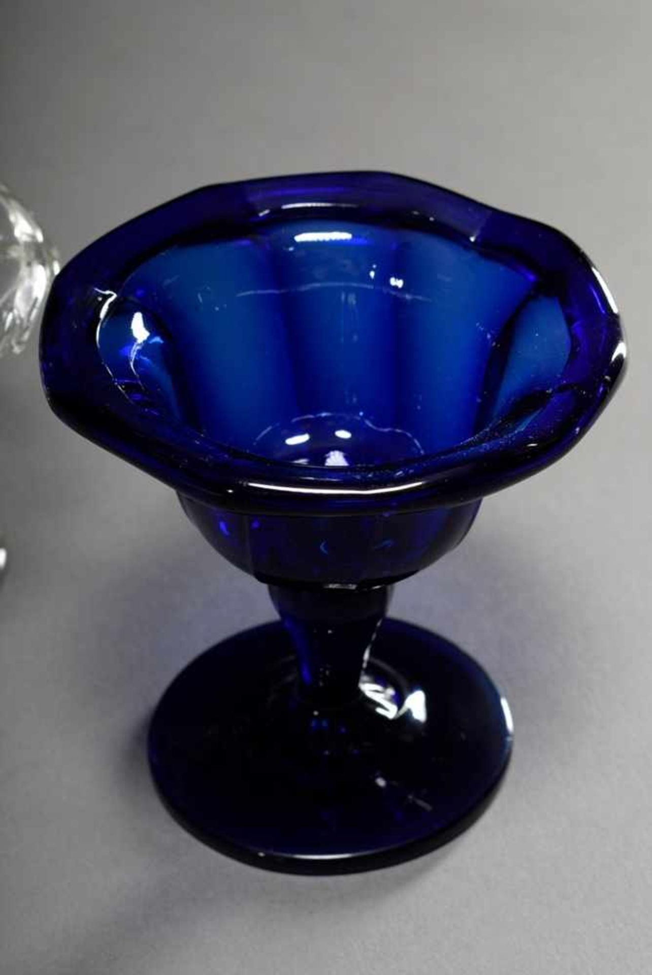 2 Various small drawn top pieces of colourless and cobalt blue glass, around 1900, h. 7/9cm, 2 - Bild 3 aus 3