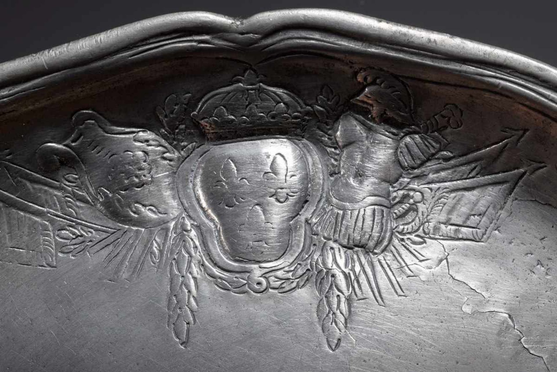 2 Various parts pewter: oval plate with relief "Crowned Fabulous Creature" in the mirror and - Bild 6 aus 9