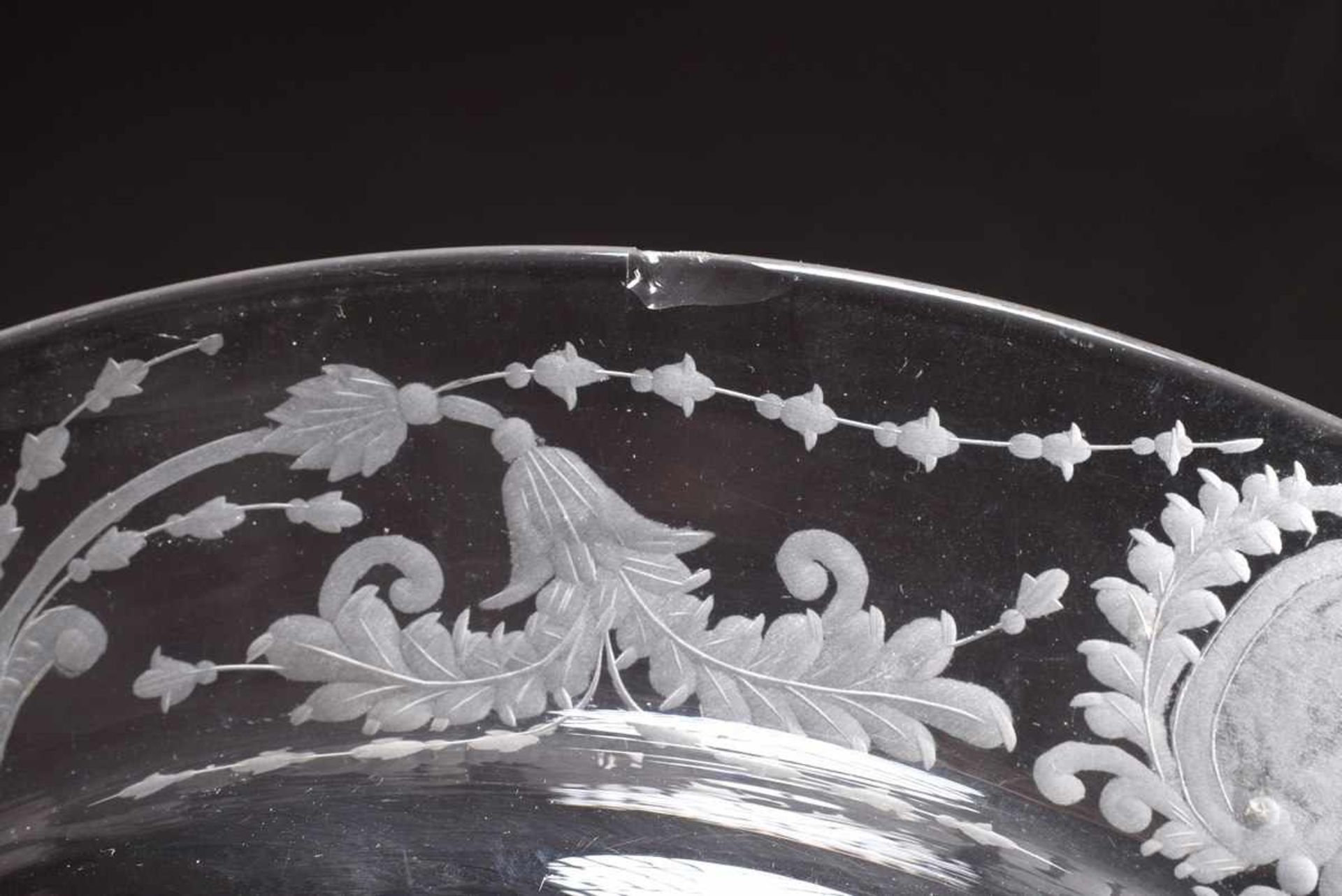 7 Large glass plates with ornamental cut "Tendrils and cartouches", 19th century, Ø 28,5cm, 4x - Image 4 of 5