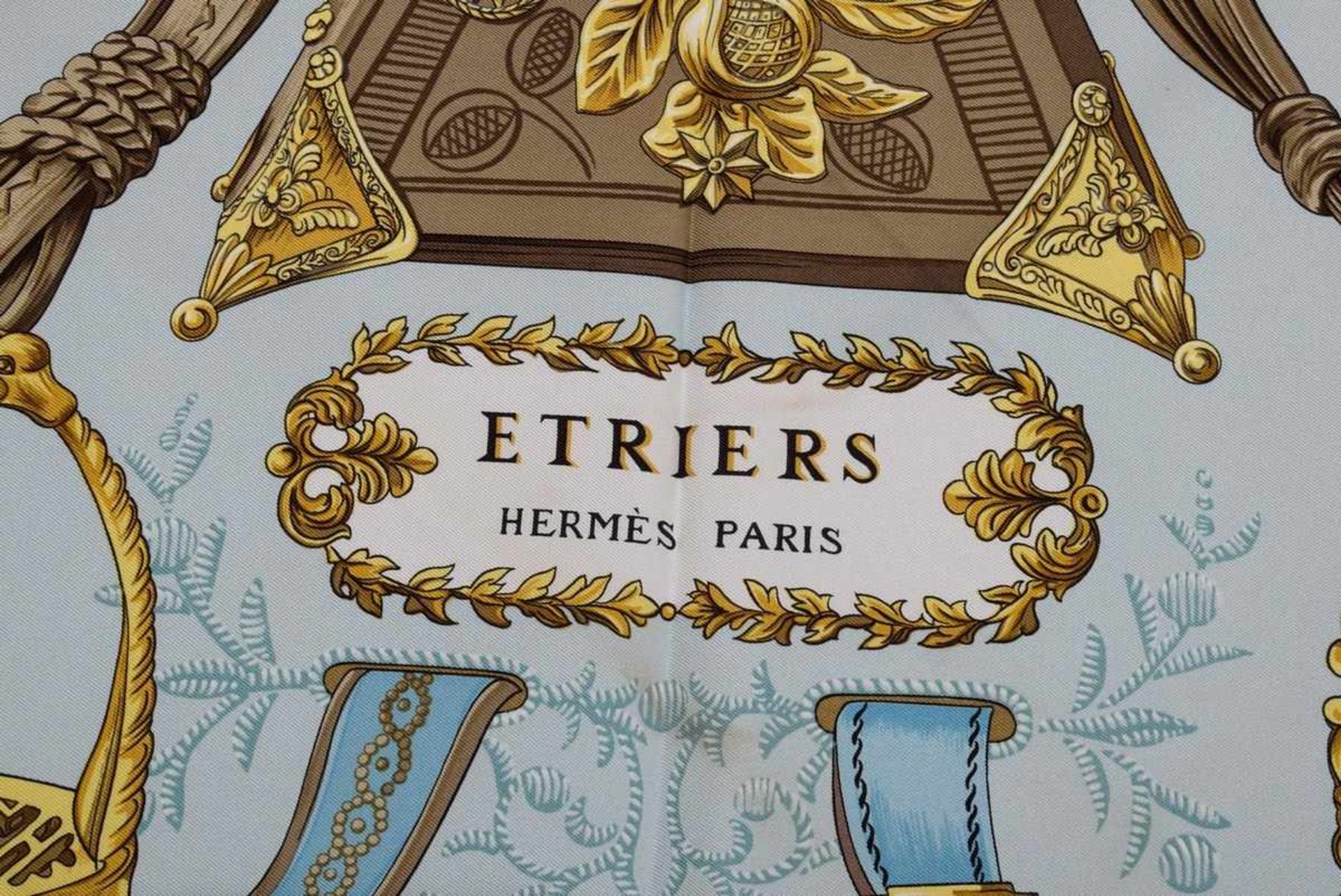 Hermès Carré "Étriers" hellblau/gold, Entw.: Francoise de la Perrier 1964, Seide, 90x90cmHermès - Bild 3 aus 5