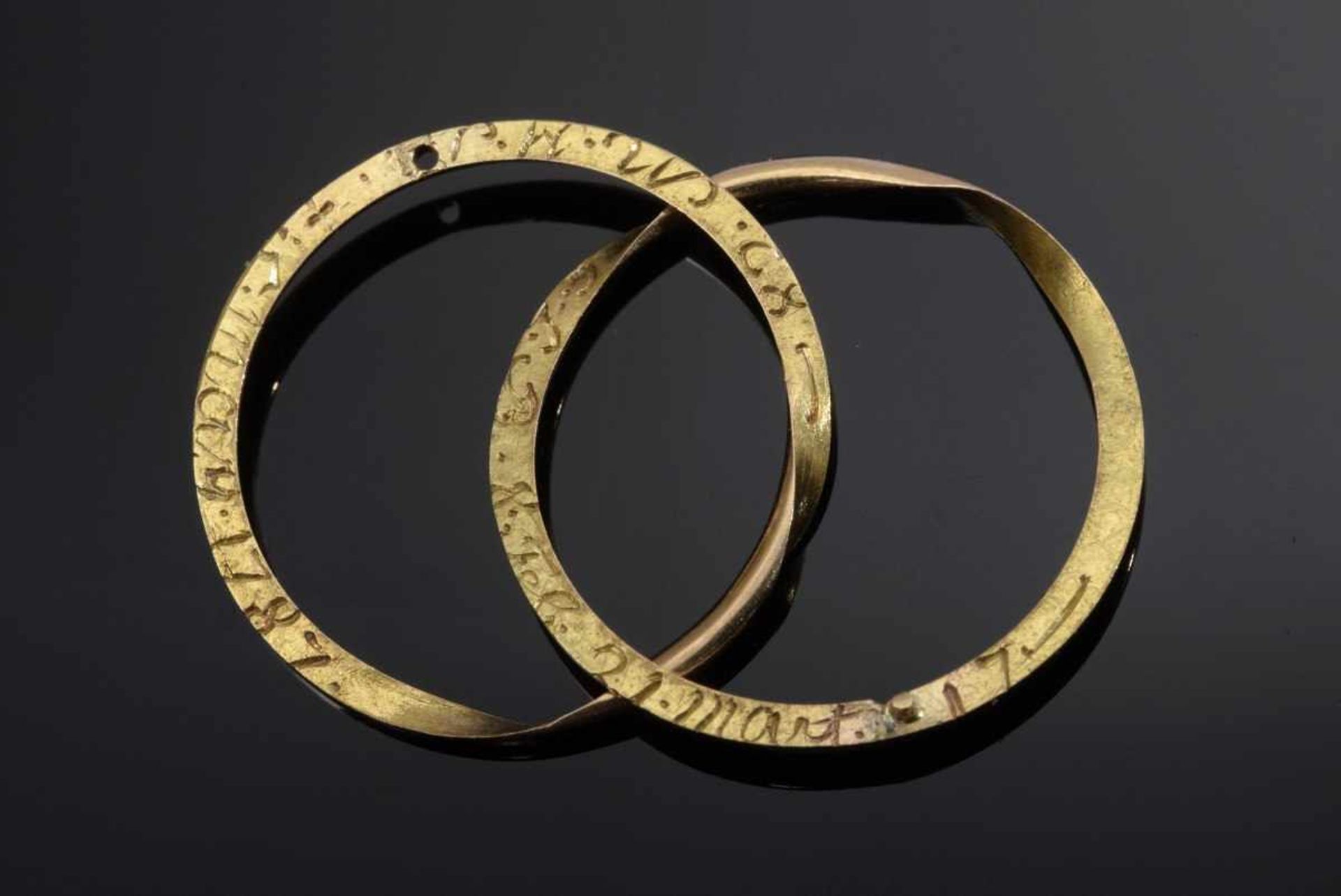 Museum twin/interlocking ring made of 2 hoops, which together form a ring rail, inside memorial - Bild 2 aus 2