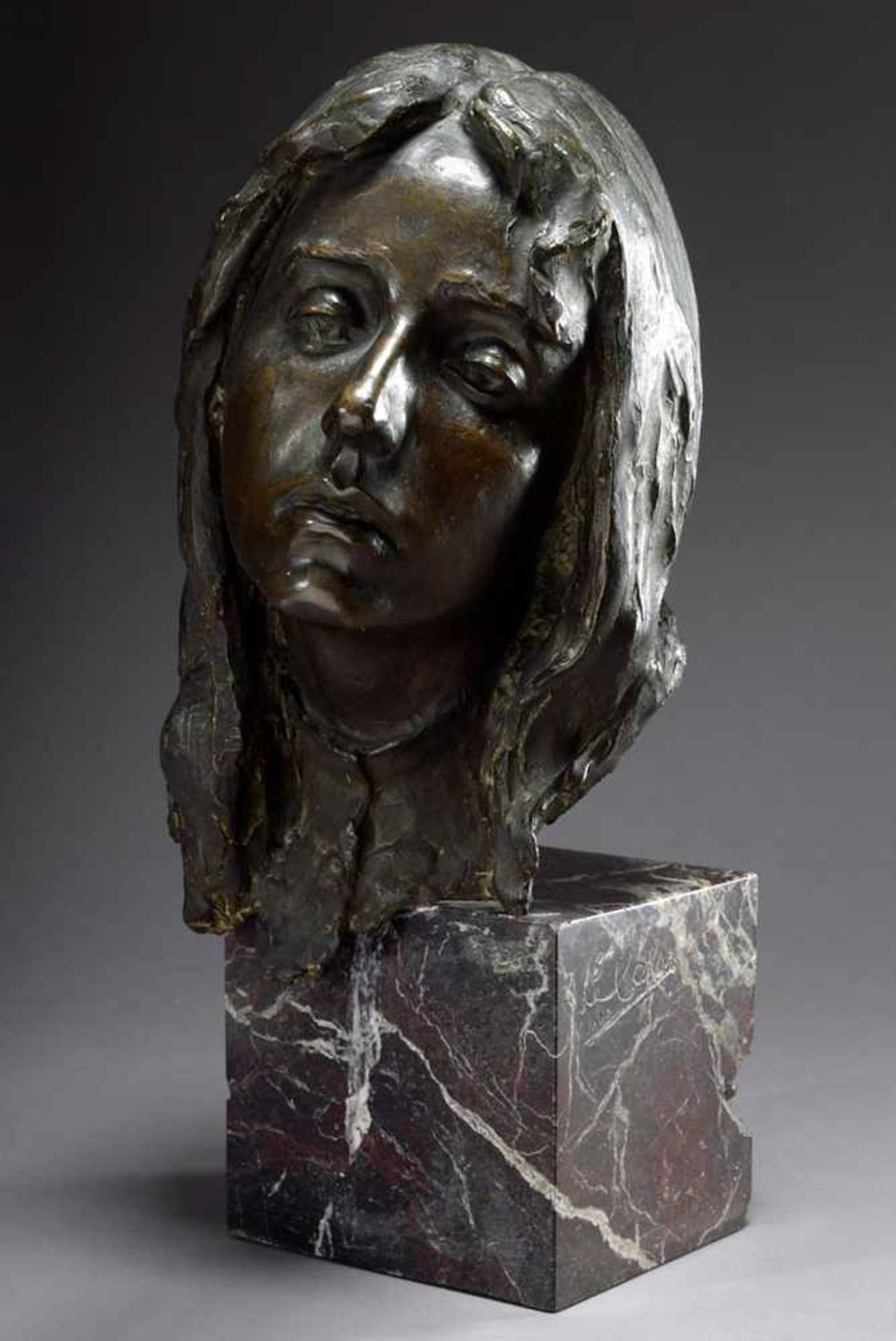 Cassi, Enrico (1863-1913) "Head of a young woman" 1895, bronze on marble base, cast: G. Strada/C. - Bild 2 aus 2