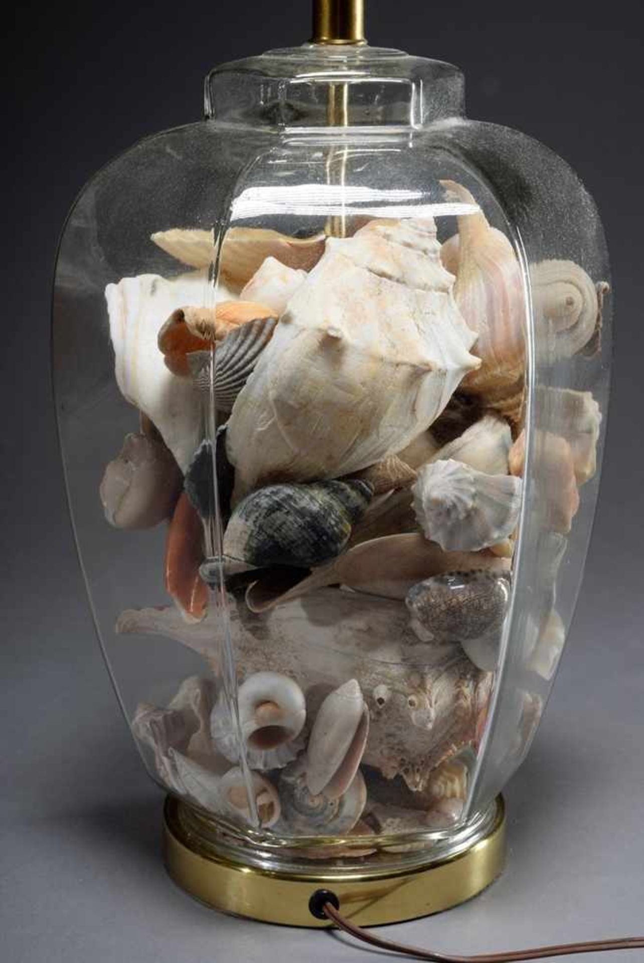 Modern table lamp with shells in glass body, brass mounted, America 20.century, h. 61cmModerne - Bild 3 aus 4