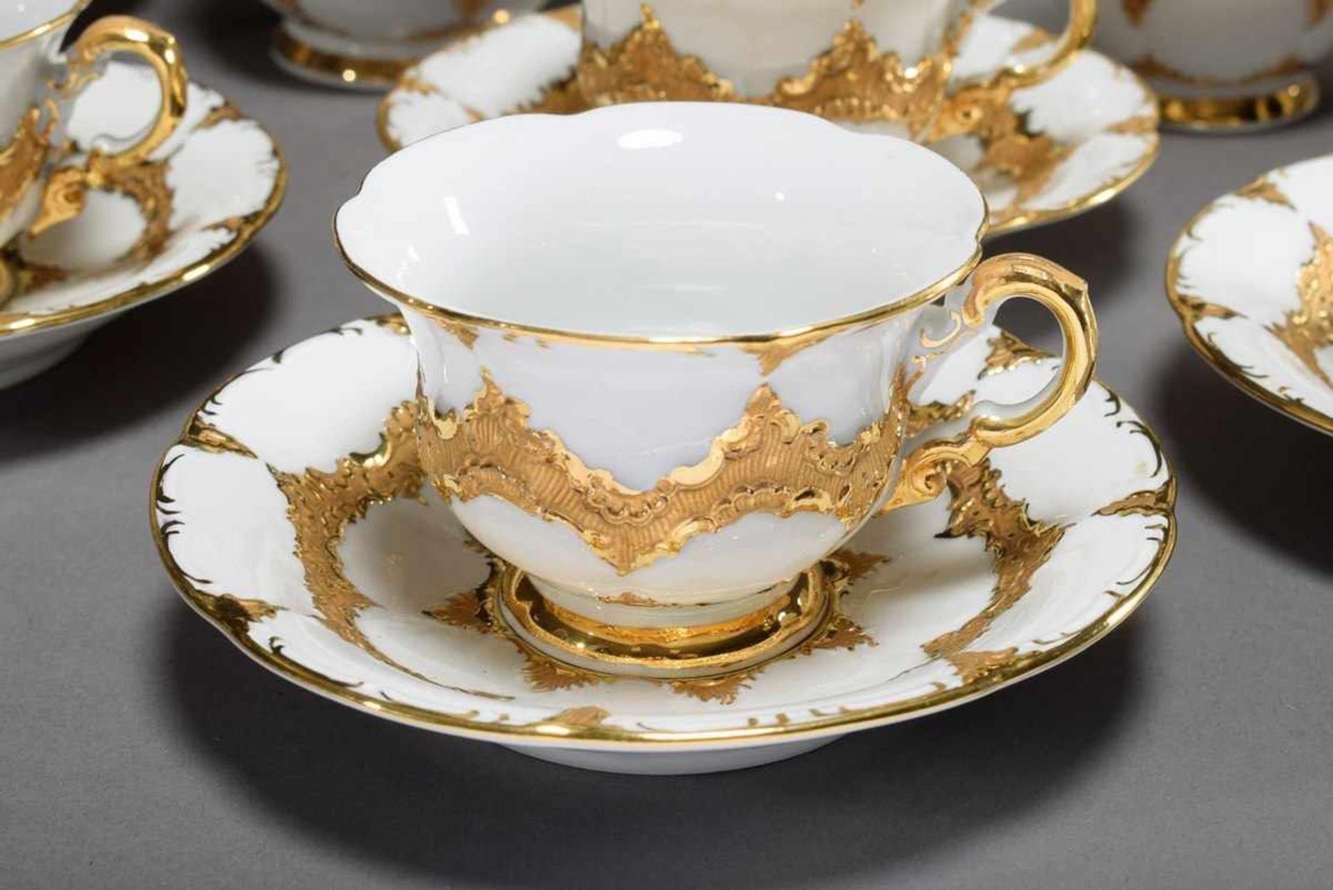 9 Pieces Meissen mocha set "B Form", white with rich gold decoration: 1 jug (h. 21cm), 6 cups/saucer - Bild 3 aus 5