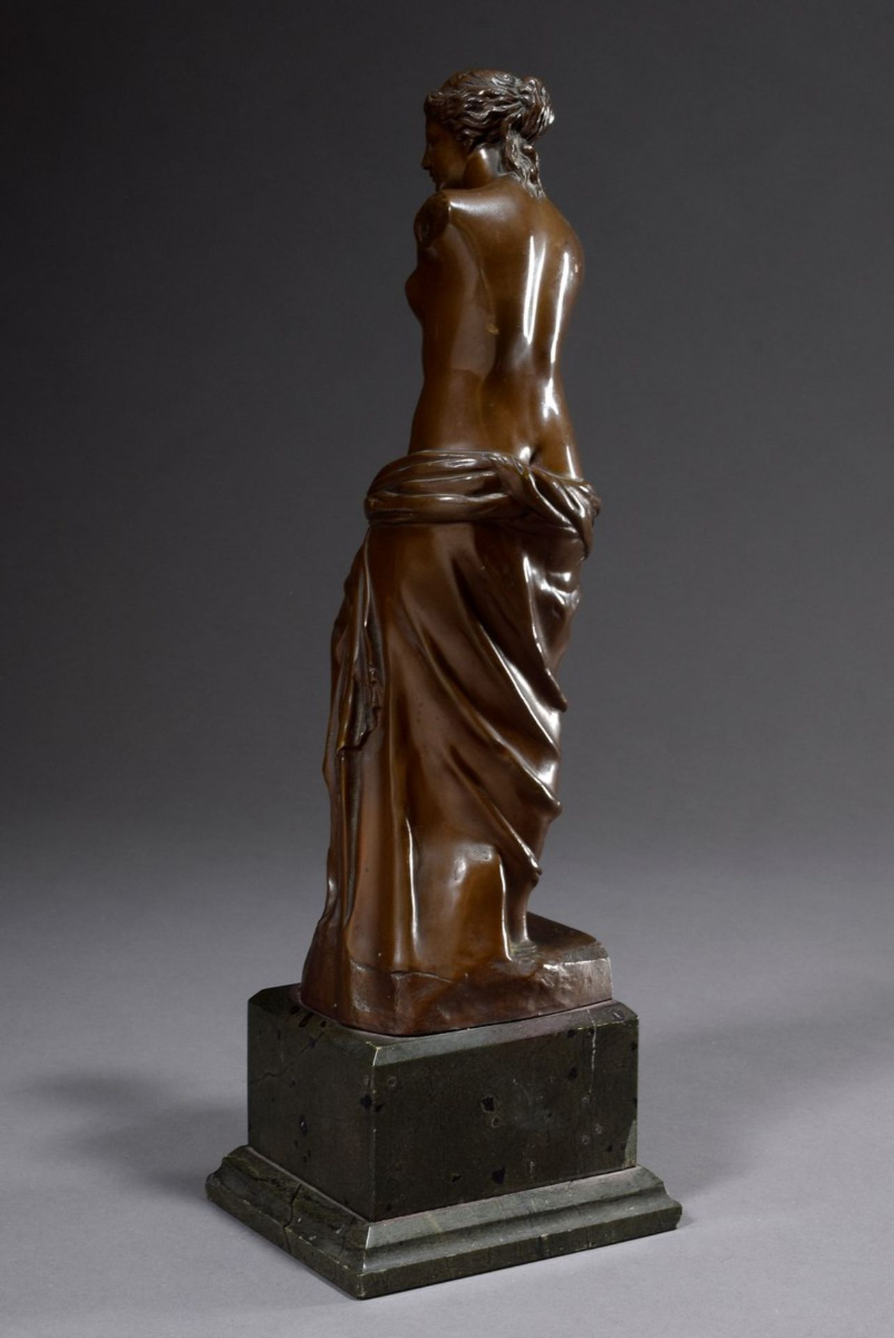 Bronze „Venus von Milo“ auf Basaltsockel, H. 32/40,5cm, Sockel etw. defekt - Bild 2 aus 8