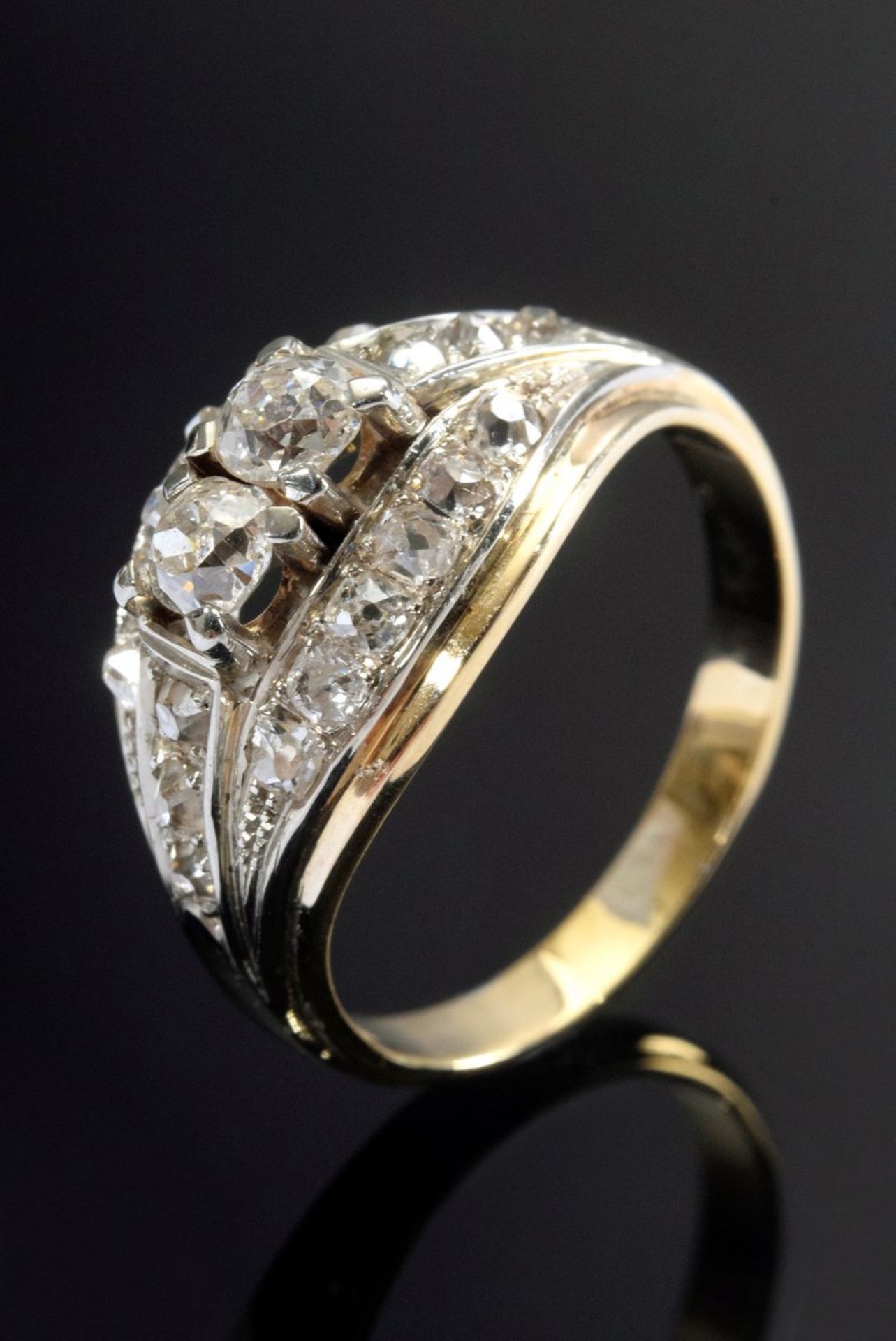 GG/WG 585 Ring mit Altschliffdiamanten (zus. ca. 0.68ct/SI/TC-LY), um 1930, 4,5g, Gr. 55YG/WG 585