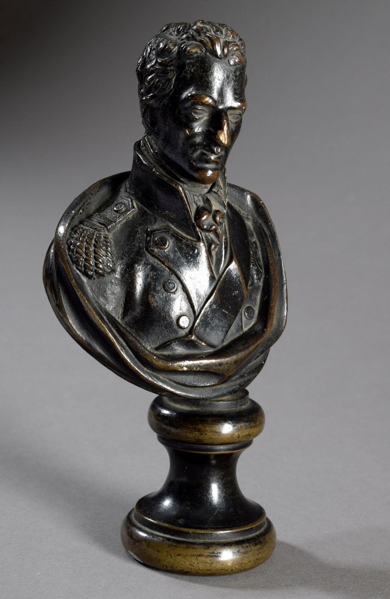 Bronze Büste „Duke of Wellington“, dunkel patiniert, Ende 19.Jh., H. 16cm, etwas berieben - Bild 2 aus 5