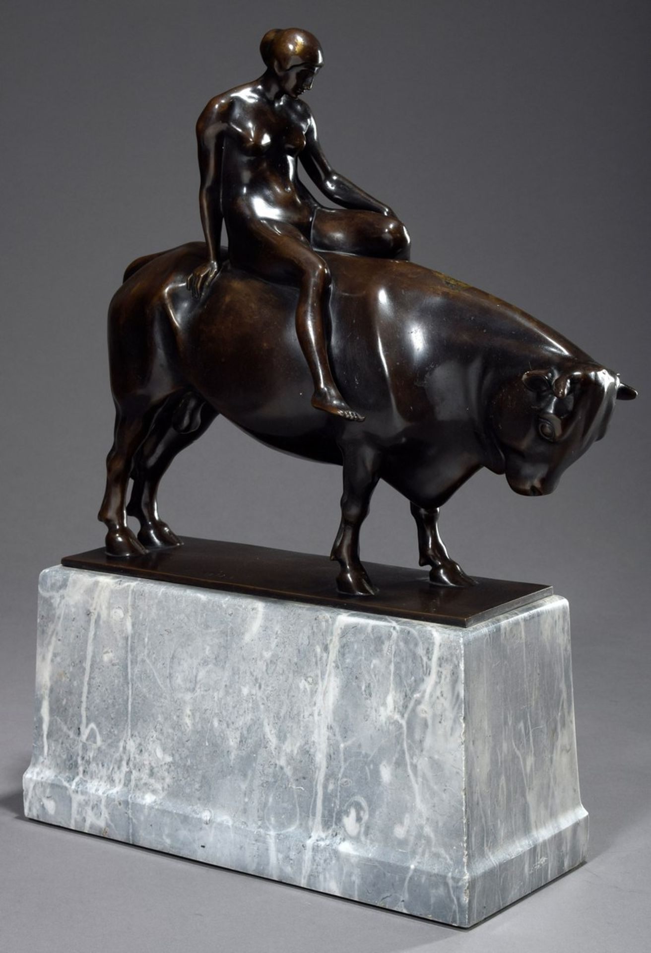 Wrba, Georg (1872-1939) "Europa auf dem Stier", Bronze auf grauem Marmorsockel, auf der Plinthe