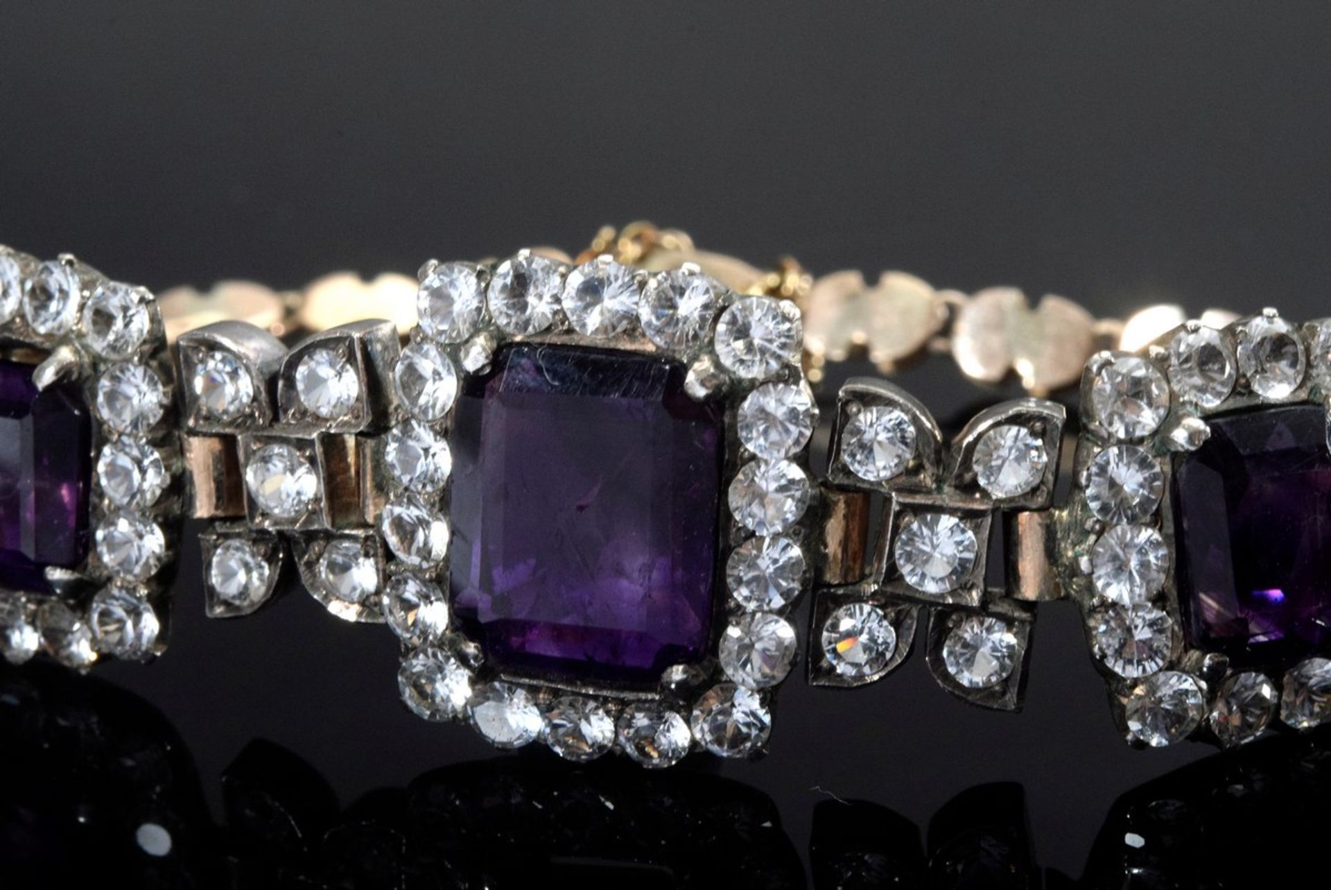 Antikes RG 333/Silber Armband mit violetten und weißen Imitatsteinen, Ansatzband vergoldet, 19. - Image 2 of 2