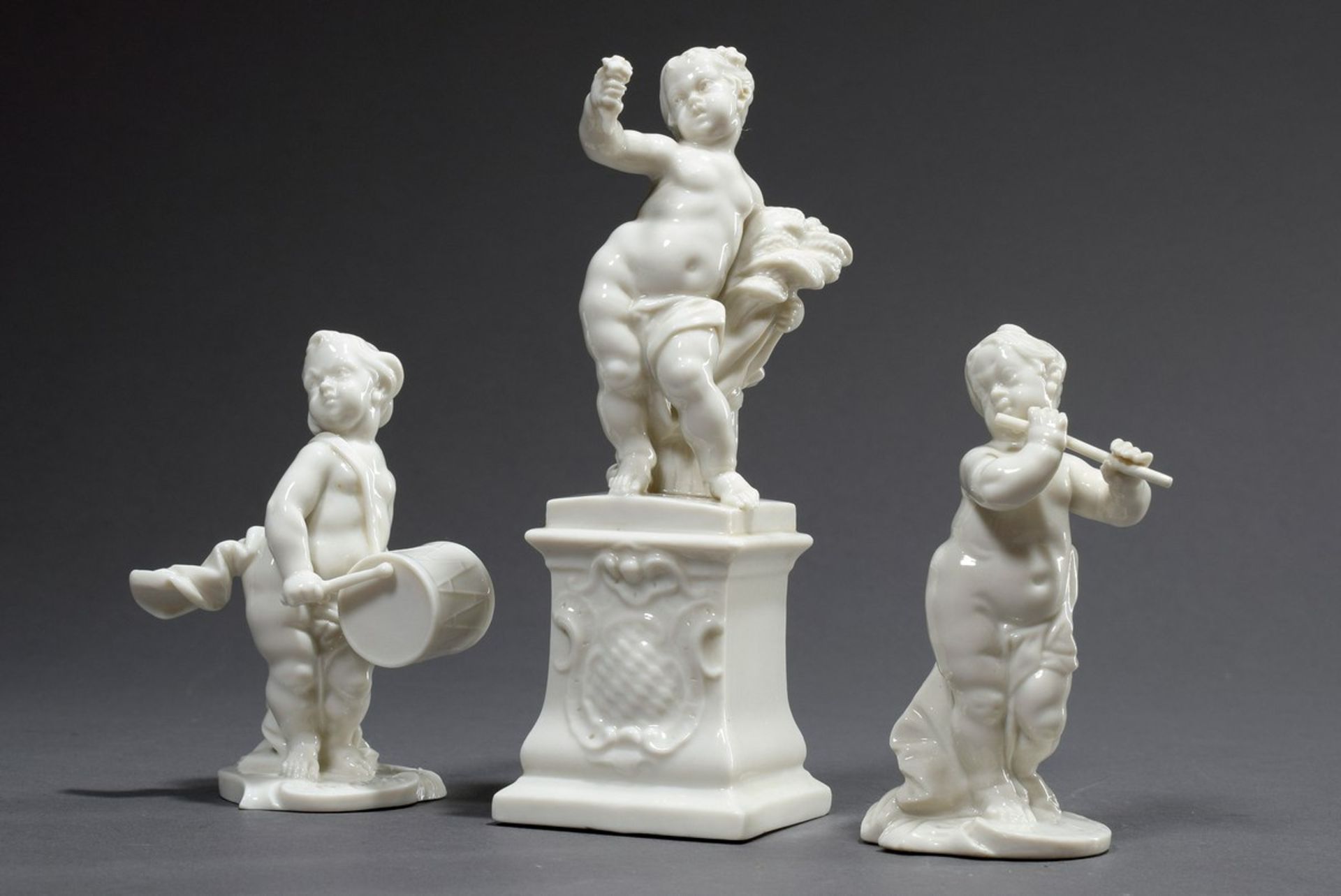 3 Diverse Nymphenburg Figuren nach Franz Anton Bustelli: „Putto als Ceres" auf Sockel (Modellnr.