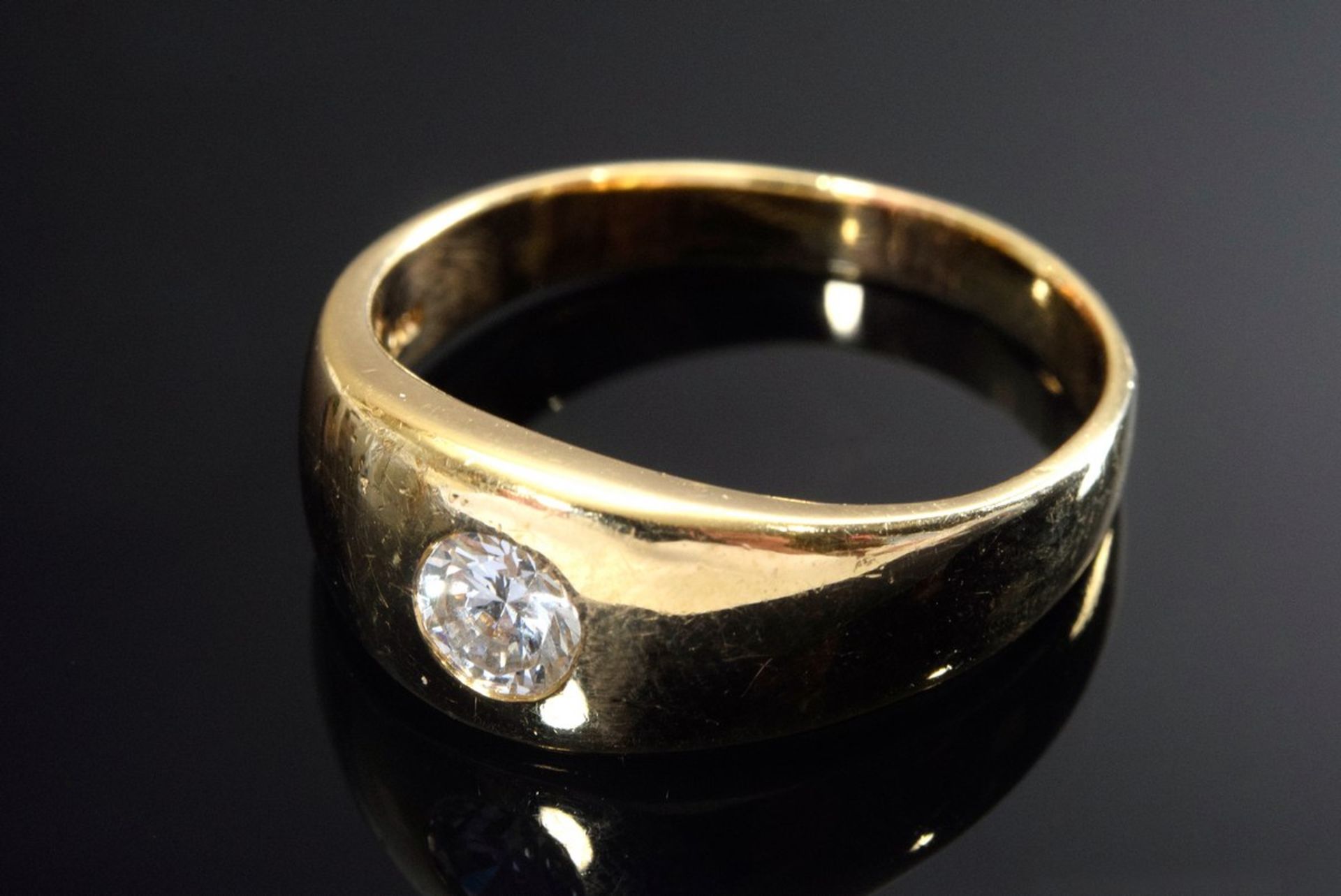 GG 750 Bandring mit Brillantsolitär (ca. 0.42ct/VVS/W), 7,5g, Gr. 61, unrund, TragespurenGG 750 band - Bild 2 aus 3