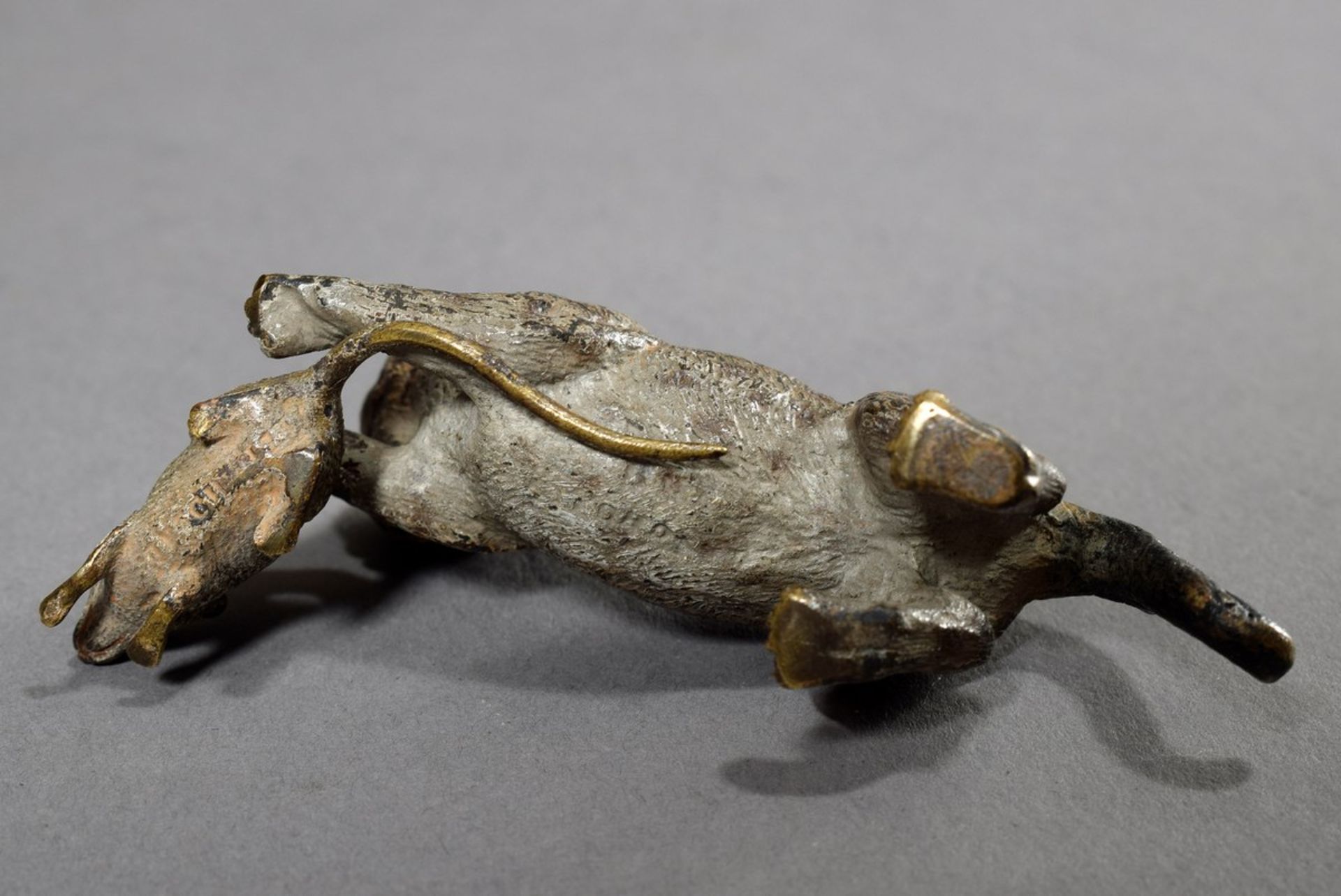 Wiener Bronze "Katz und Maus", farbig bemalt, schwer leserlich gemarkt, 8x3cm, etw. beriebenViennese - Bild 3 aus 4