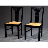 2 Wiener Werkstätte Stühle mit floral abstrahierten Schnitzereien, gebürstete Mooreiche mit