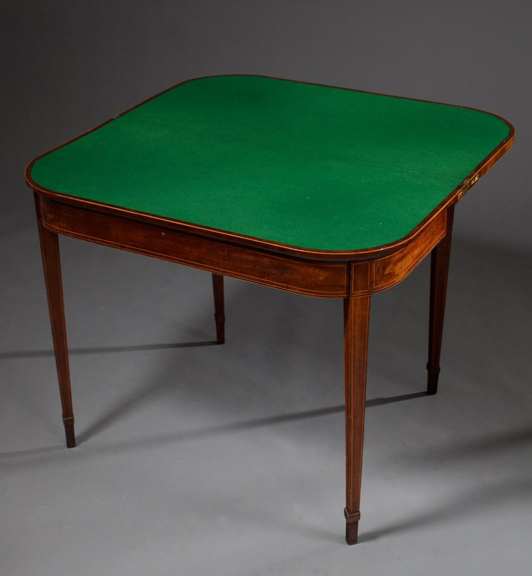 Mahagoni Spieltisch mit abgerundeten Ecken und feiner Fadenintarsien sowie grüner Filzplatte, - Bild 2 aus 2