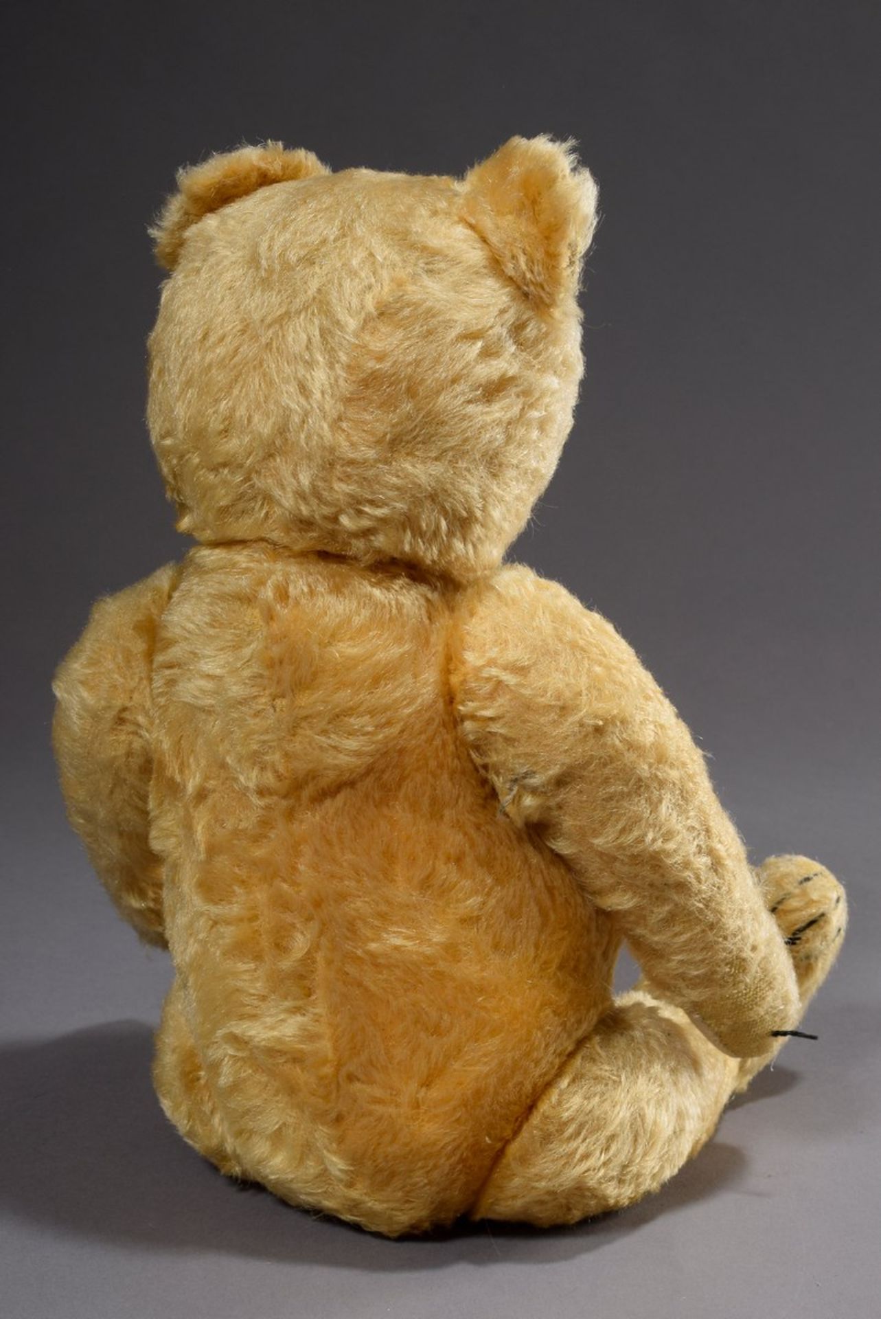 Steiff Teddybär mit beigem Mohair und braunen Glasaugen, Brummstimme, 2. Hälfte 20.Jh., H. 43cm, - Bild 3 aus 4