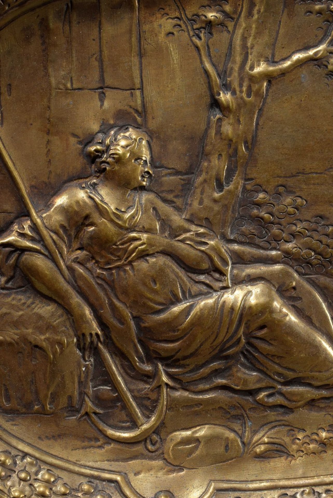 Ovale Schauplatte mit allegorischem Relief "Die Hoffnung - Frauengestalt, einen Anker haltend am - Bild 5 aus 5