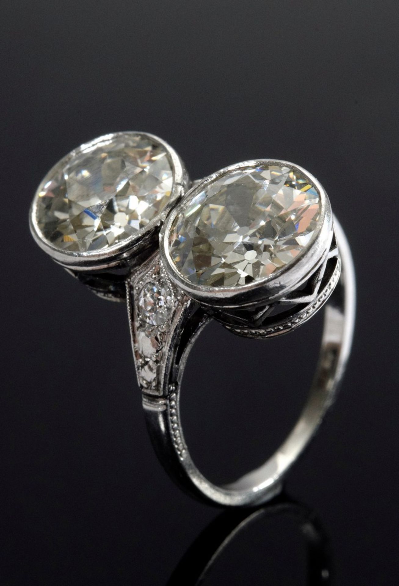 Platin 950 "Toi et Moi" Ring mit 2 großen Altschliffdiamanten (zus. ca. 5.38ct/VVSI-VSI/Cape(O-P)) - Bild 3 aus 5