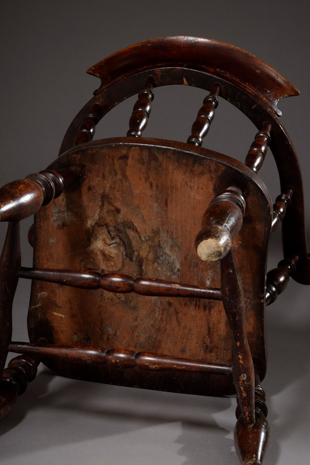 Captain's Chair mit gedrechselten, verstrebten Beinen, Ulme, dunkel gebeizt, H. 42/79,5cm, leichte - Bild 5 aus 5