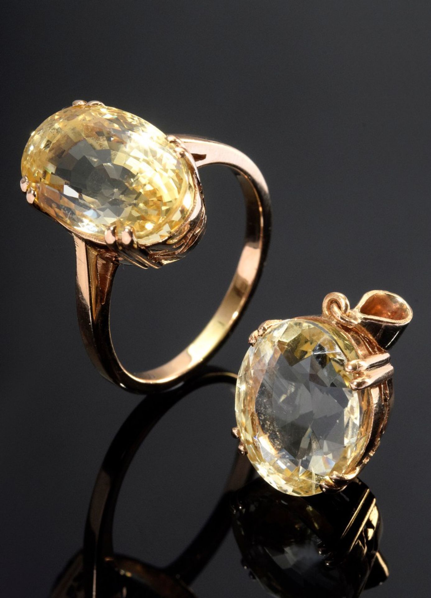 2 Diverse Teile RG 750 Schmuck: Ring mit oval facettiertem Chrysoberyll (ca. 10.2ct), Gr. 62