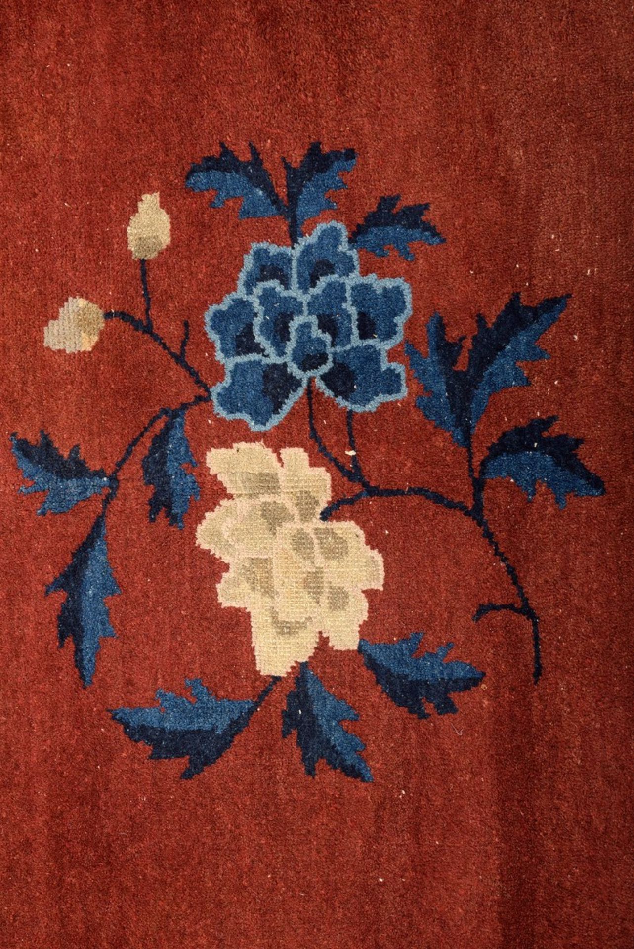 Großer Peking Teppich mit dreifach floraler Bordüre um dunkelrotes Innenfeld, 355x282cm, Ränder - Bild 5 aus 8