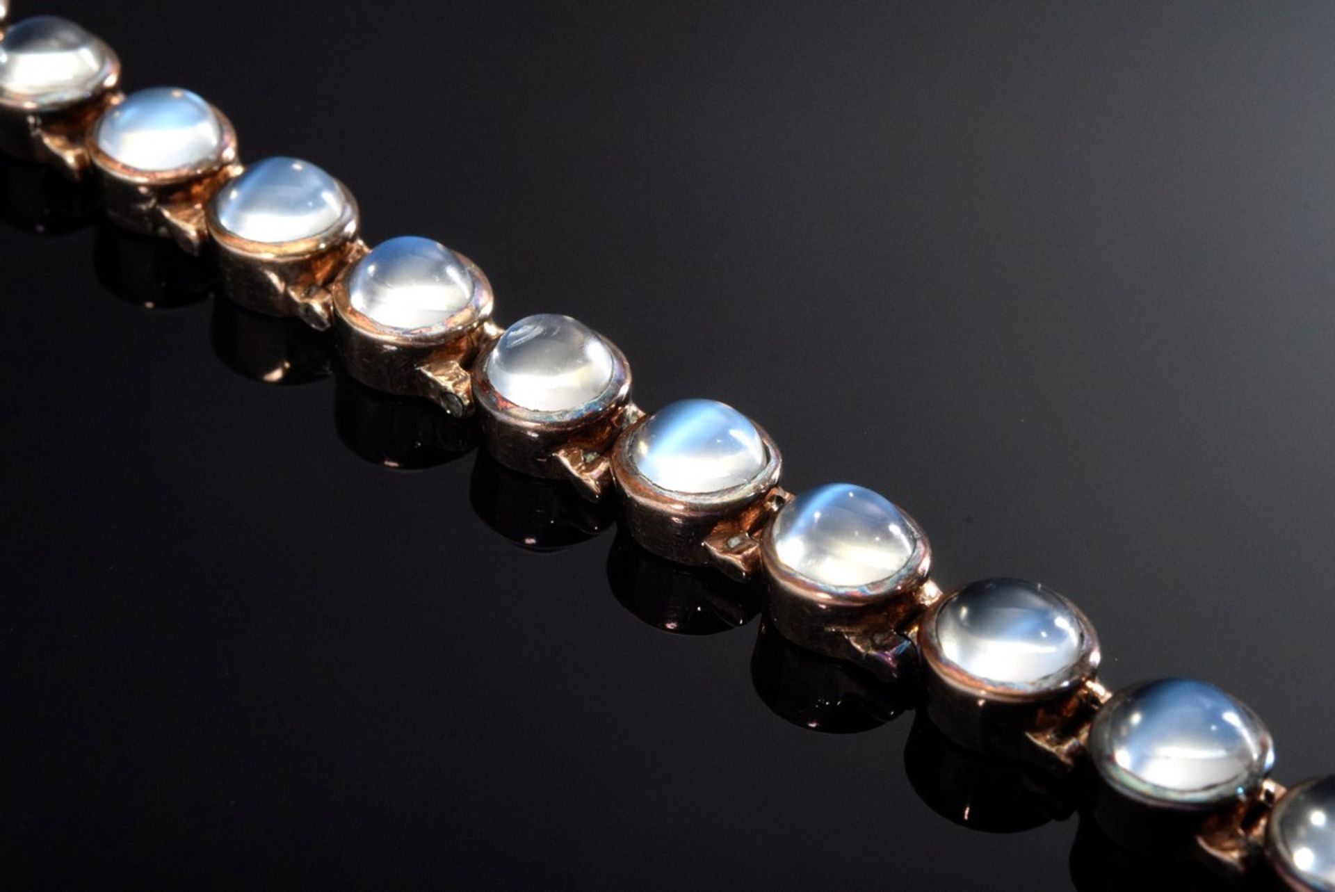 Vergoldetes Silber 925 Gliederarmband mit Mondsteincabochons, 17,5g, 18,3x0,62cm, TragespurenGold- - Bild 2 aus 3