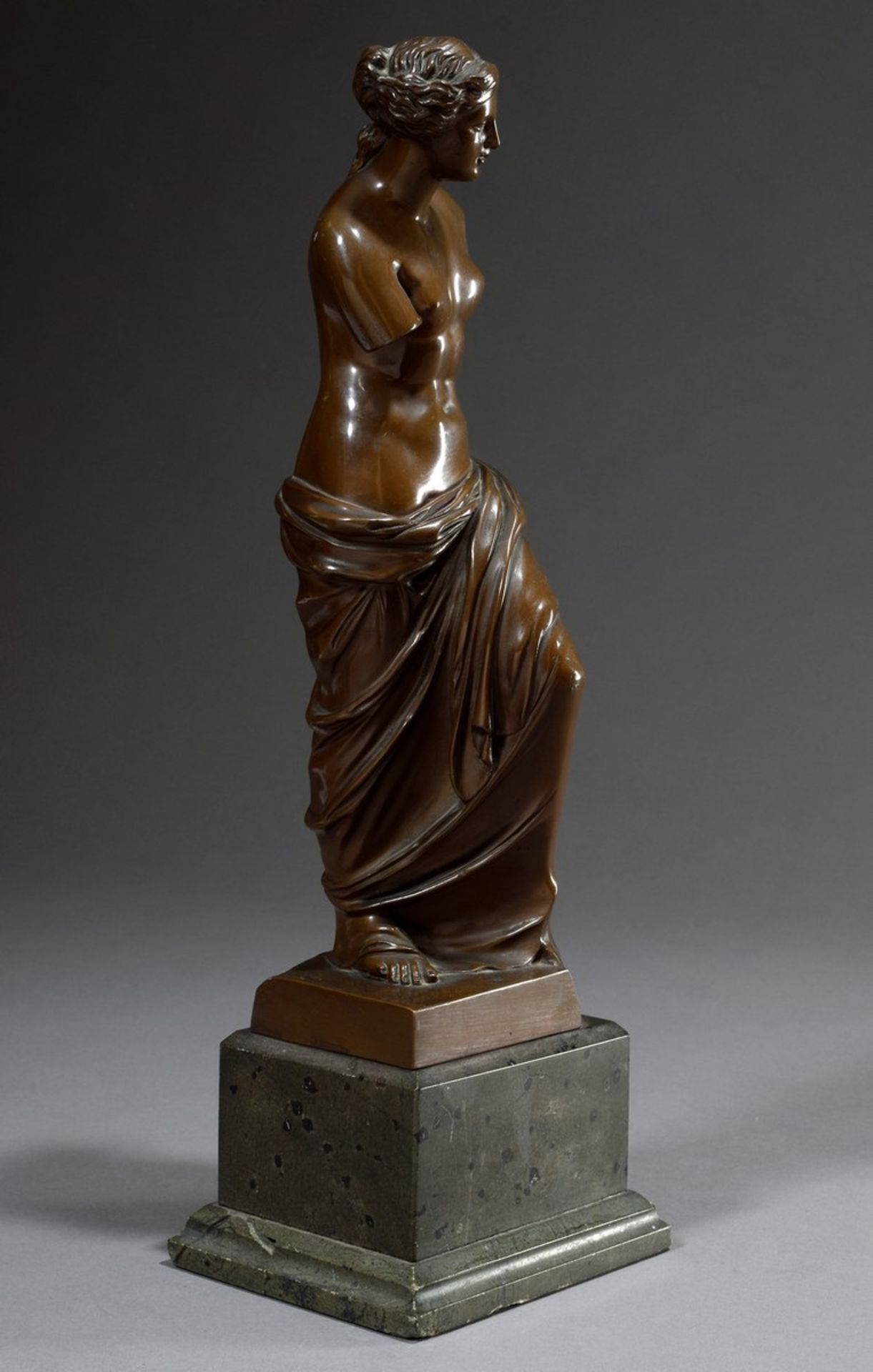 Bronze „Venus von Milo“ auf Basaltsockel, H. 32/40,5cm, Sockel etw. defekt - Bild 4 aus 8