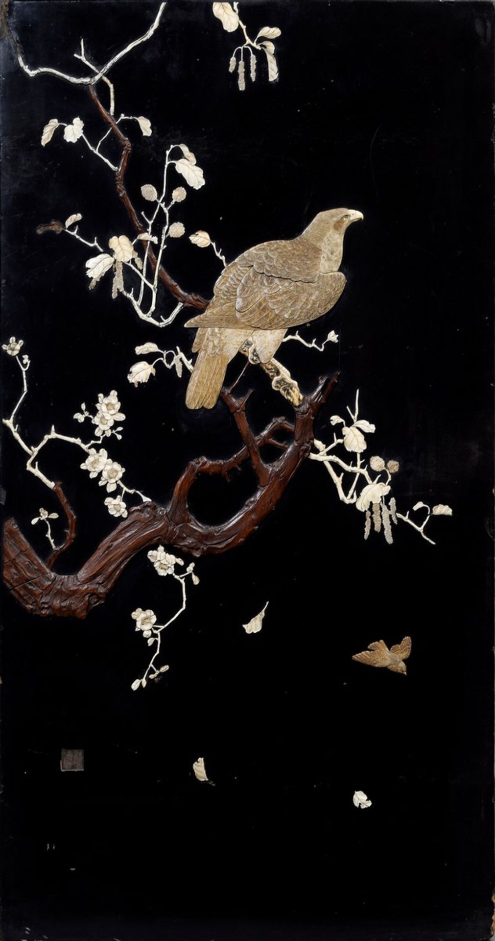 Paar Lack Paneele mit Elfenbein-, Perlmutt und Edelholz-Reliefs „Raubvogel“ und „Fasan“ sowie - Bild 13 aus 14