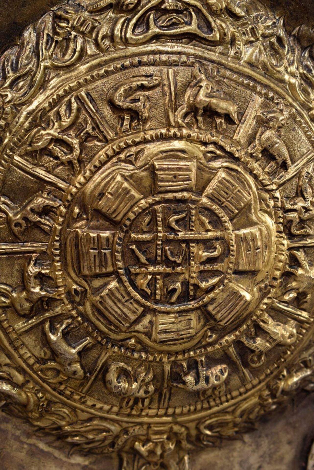 Treibarbeit „Rad des Lebens“, Metall vergoldet, Tibet, 20,2x16cm, ehem. Slg. Walter Vonficht/ - Image 3 of 5
