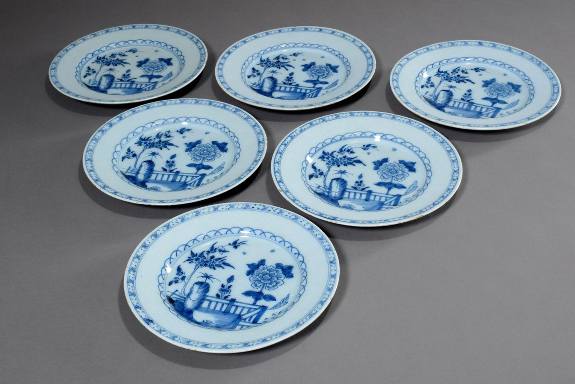 6 Delfter Fayence Teller mit Blaumalerei Dekor nach chinesischem Vorbild "Päonie im Garten", De - Bild 2 aus 6